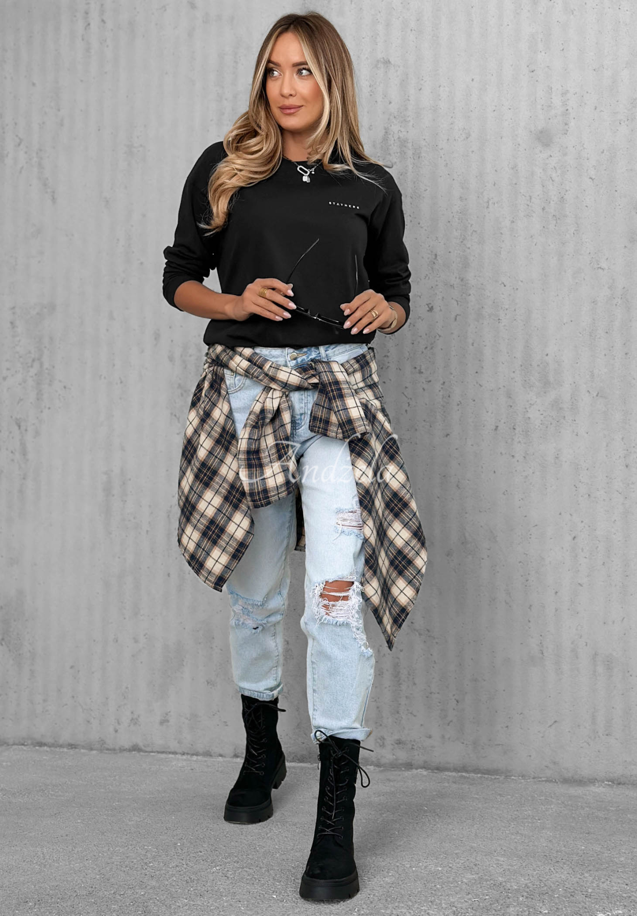 Simple Chic Black Long-Sleeved Cotton Blouse