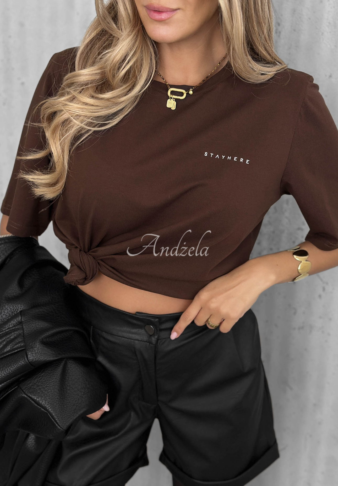 Bawełniany T-shirt z napisem Everyday Love czekoladowy