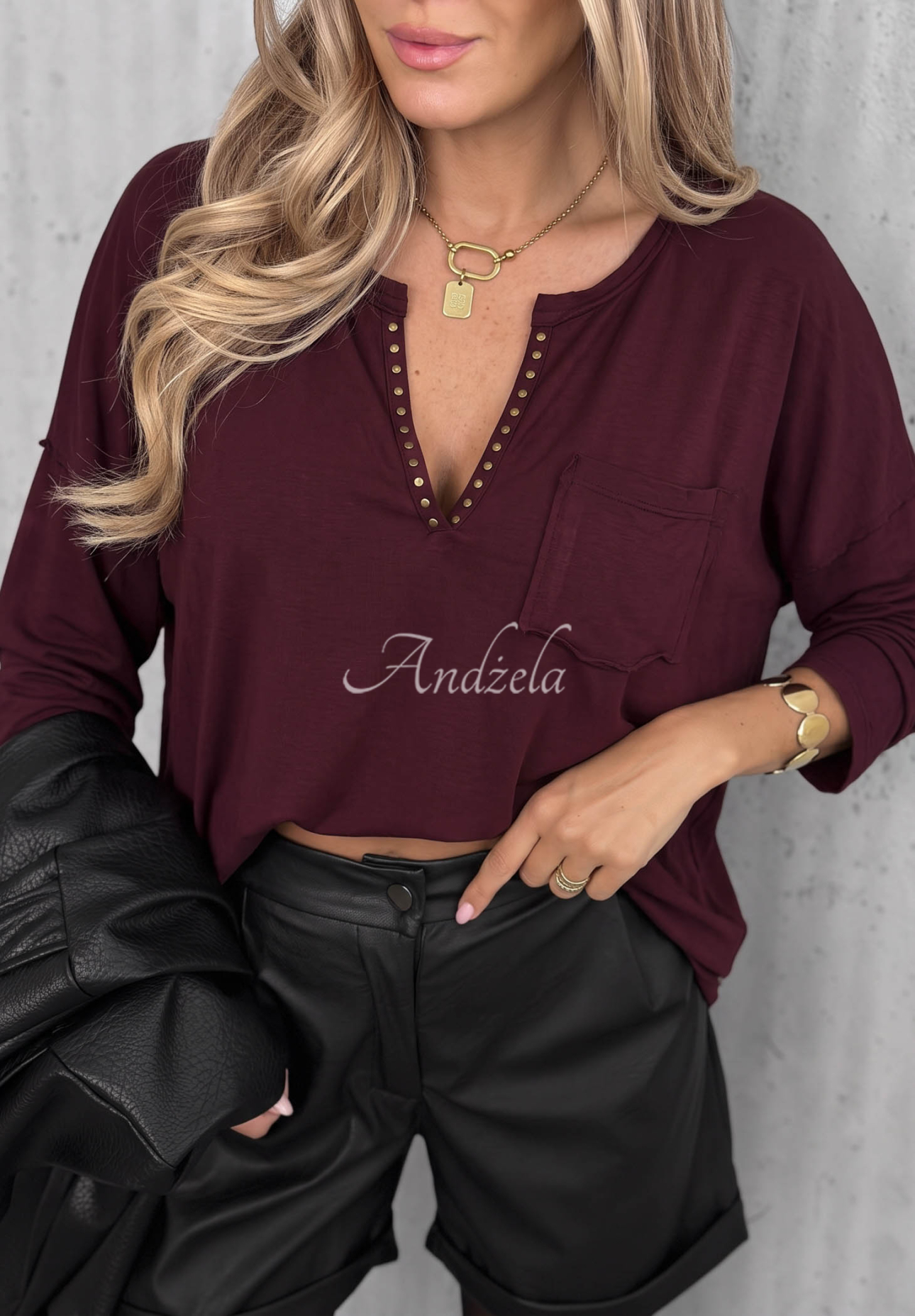 Bawełniana bluzka longsleeve z dekoltem Basic Charm jagodowa