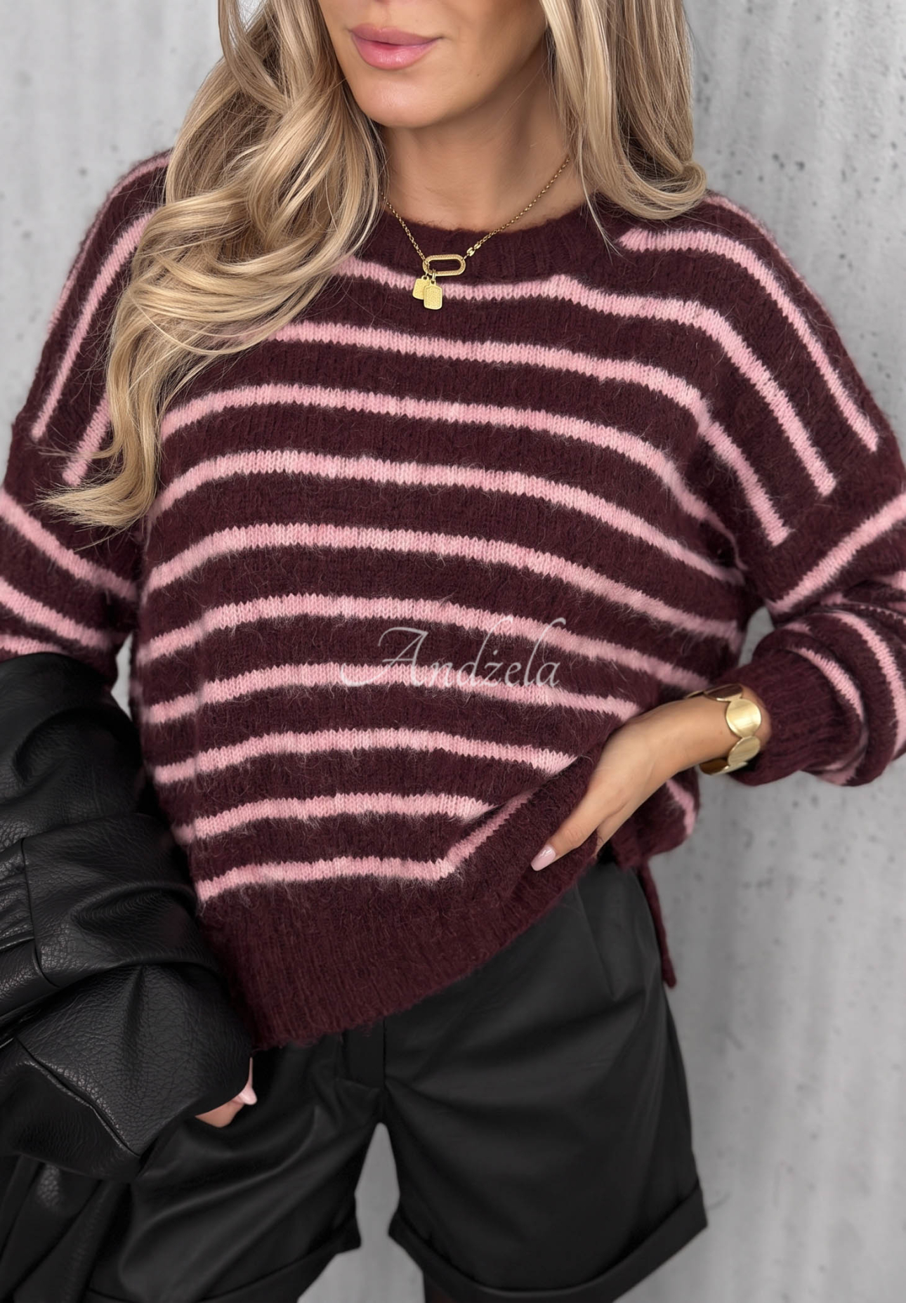 Miękki sweter w paski z wełną i wiskozą Sweet Cold jagodowo-różowy