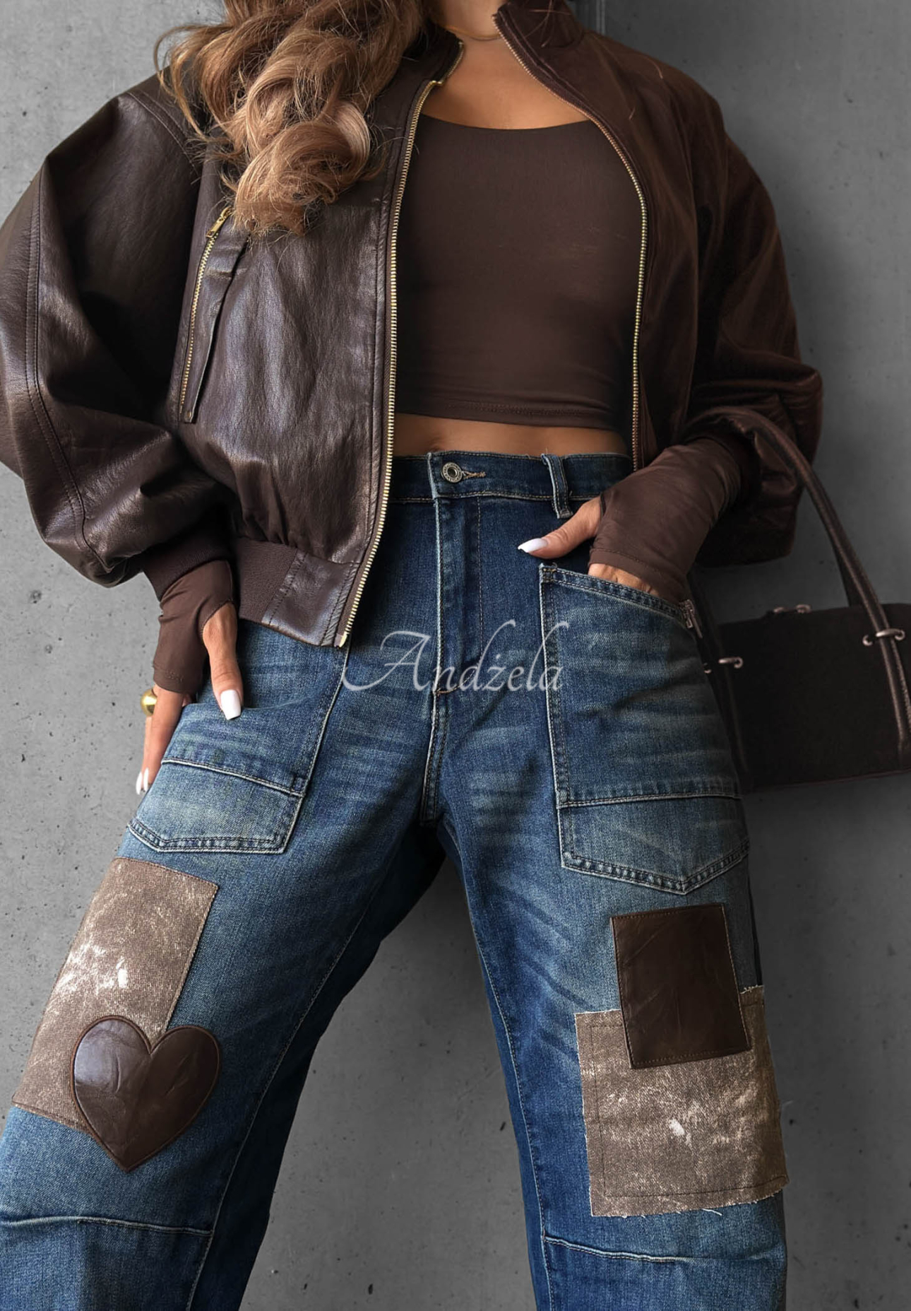 Spodnie jeansowe mom fit z naszywkami Clouded Morning ciemnoniebieskie