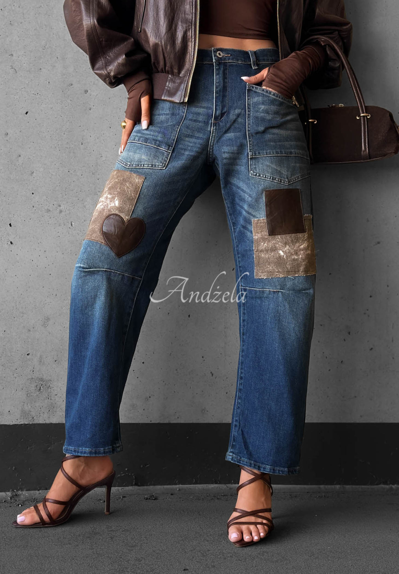 Spodnie jeansowe mom fit z naszywkami Clouded Morning ciemnoniebieskie