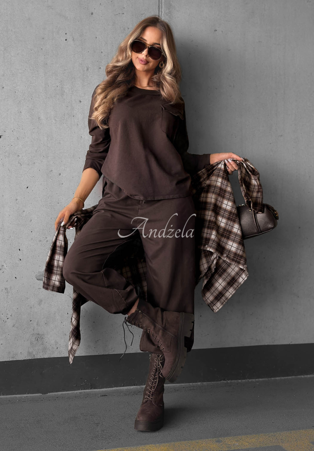 Simple Day Chocolate-Colored Cotton Sweatpants with an Elastic Waistband