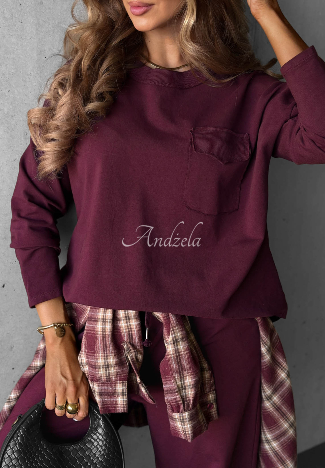 Bawełniana bluza z kieszenią Simple Day jagodowa