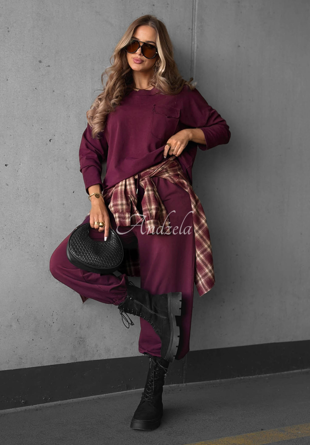 Bawełniana bluza z kieszenią Simple Day jagodowa