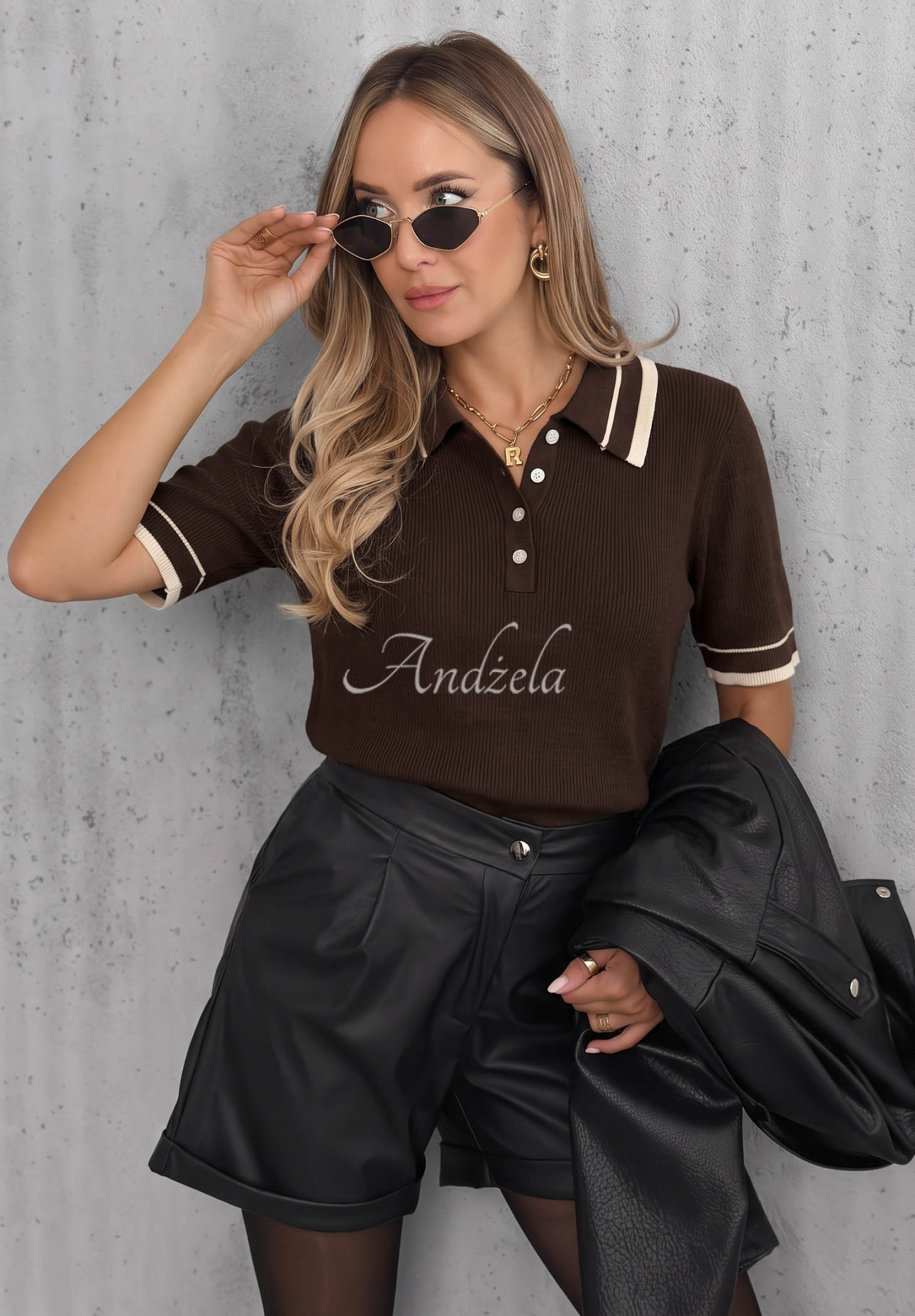 Tea Society Short-Sleeve Viscose Sweater with Collar in Chocolate