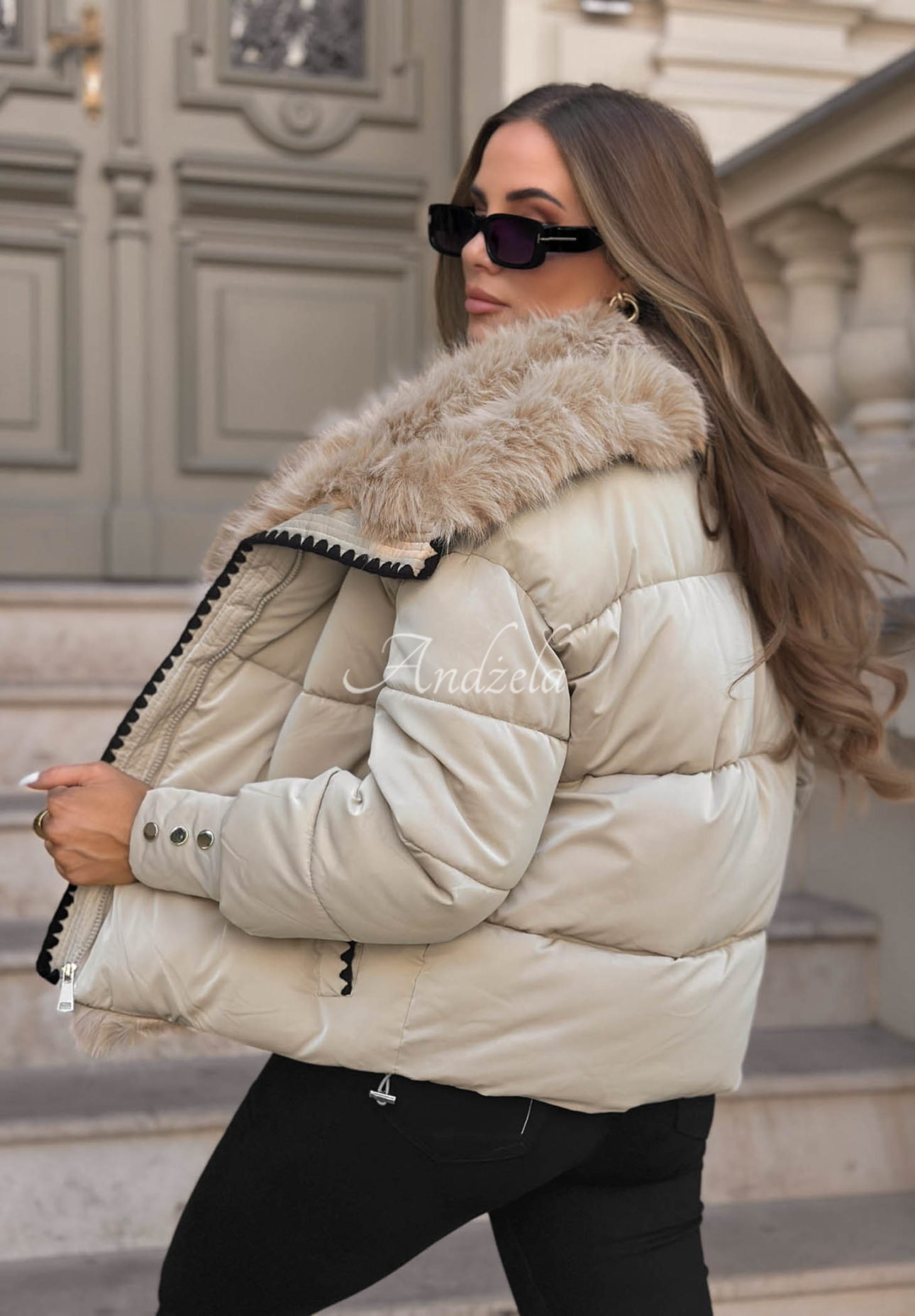 Krótka pikowana kurtka z futerkiem Alpine Cozy beżowa