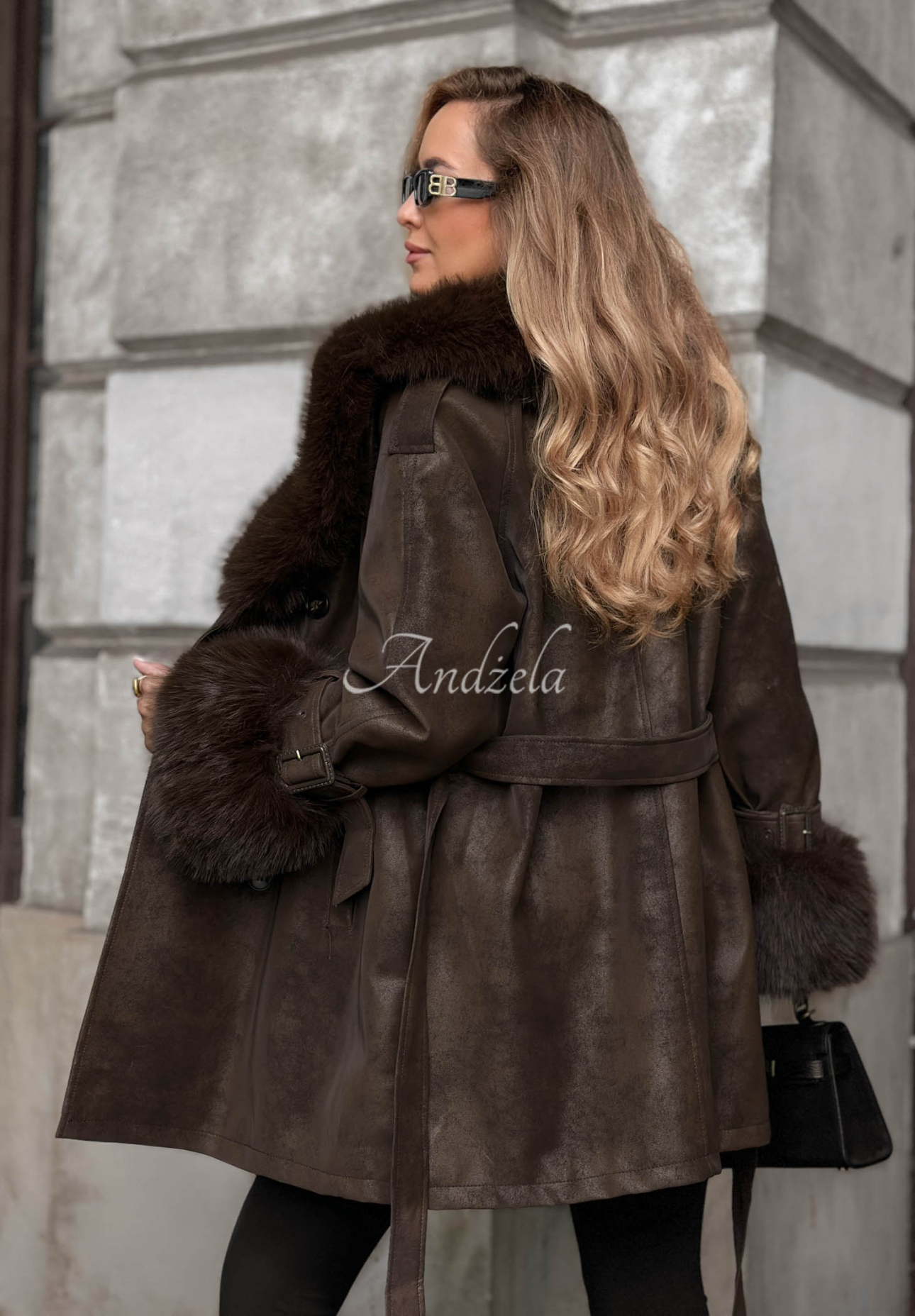 Płaszcz przed kolano z futerkiem Chestnut Charm czekoladowy