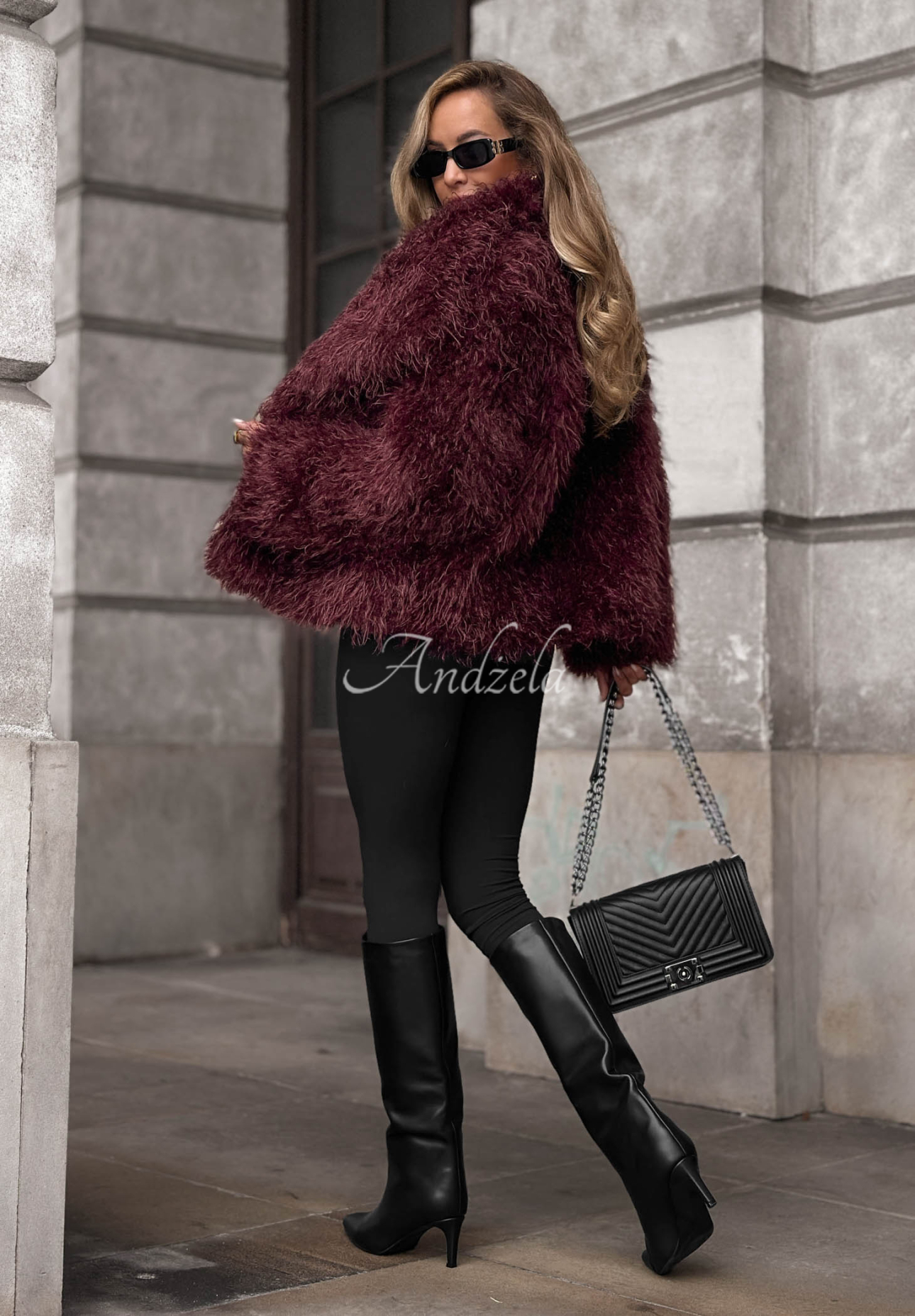 Short fur coat with a collar in Milk Foam berry color