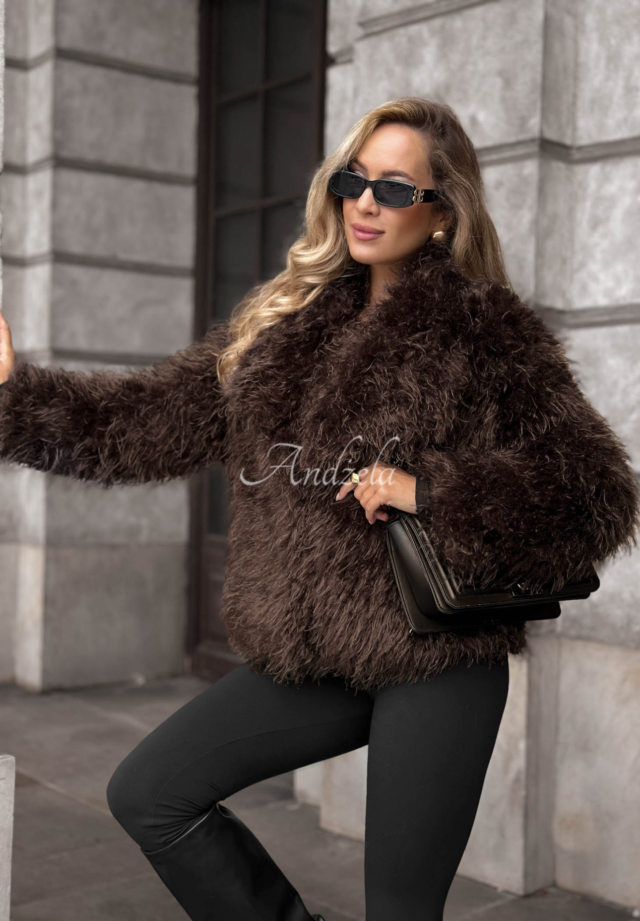 Short fur coat with a collar in Milk Foam chocolate