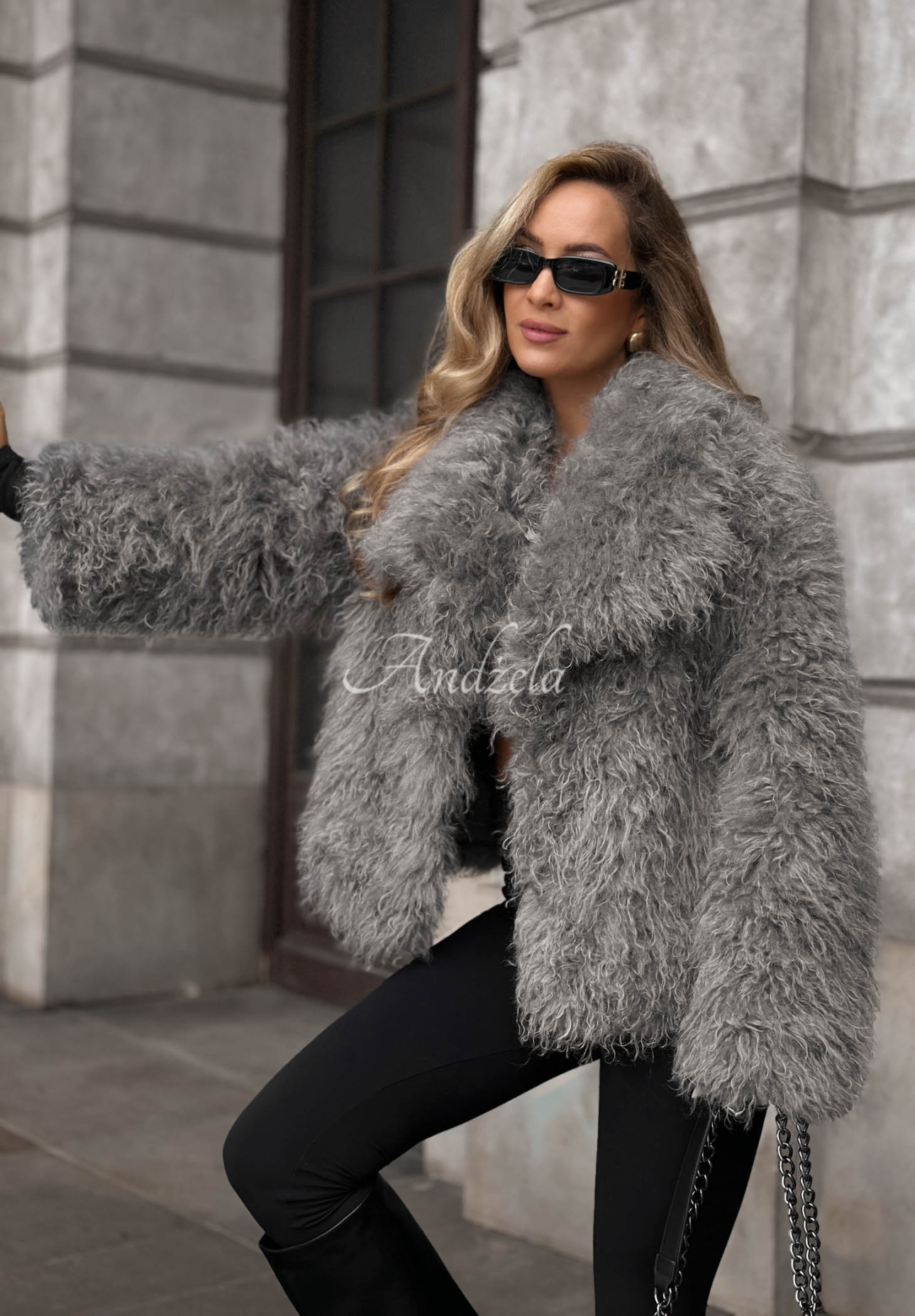 Short fur coat with a collar in Milk Foam gray
