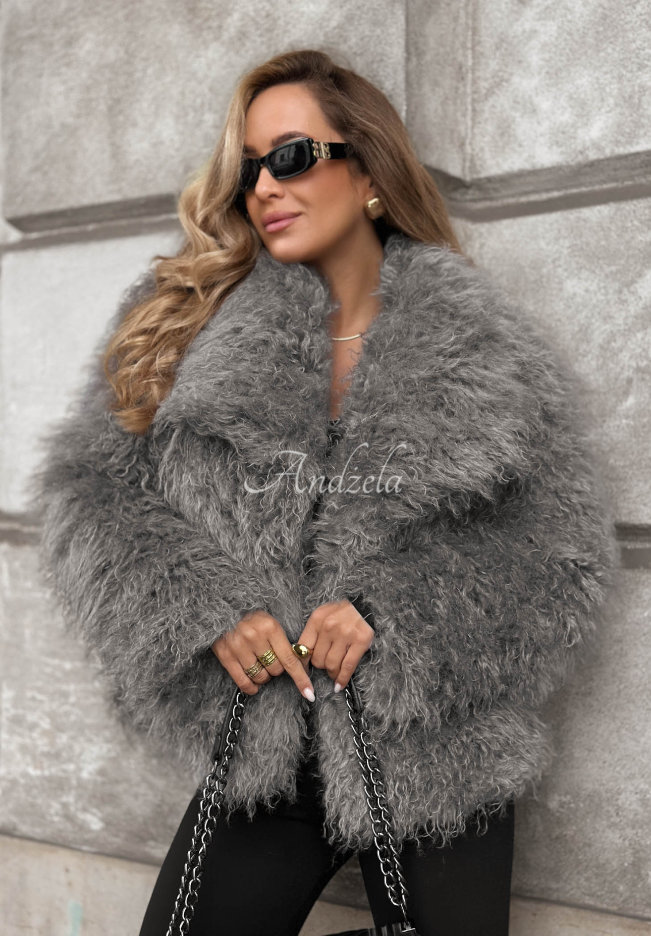 Short fur coat with a collar in Milk Foam gray