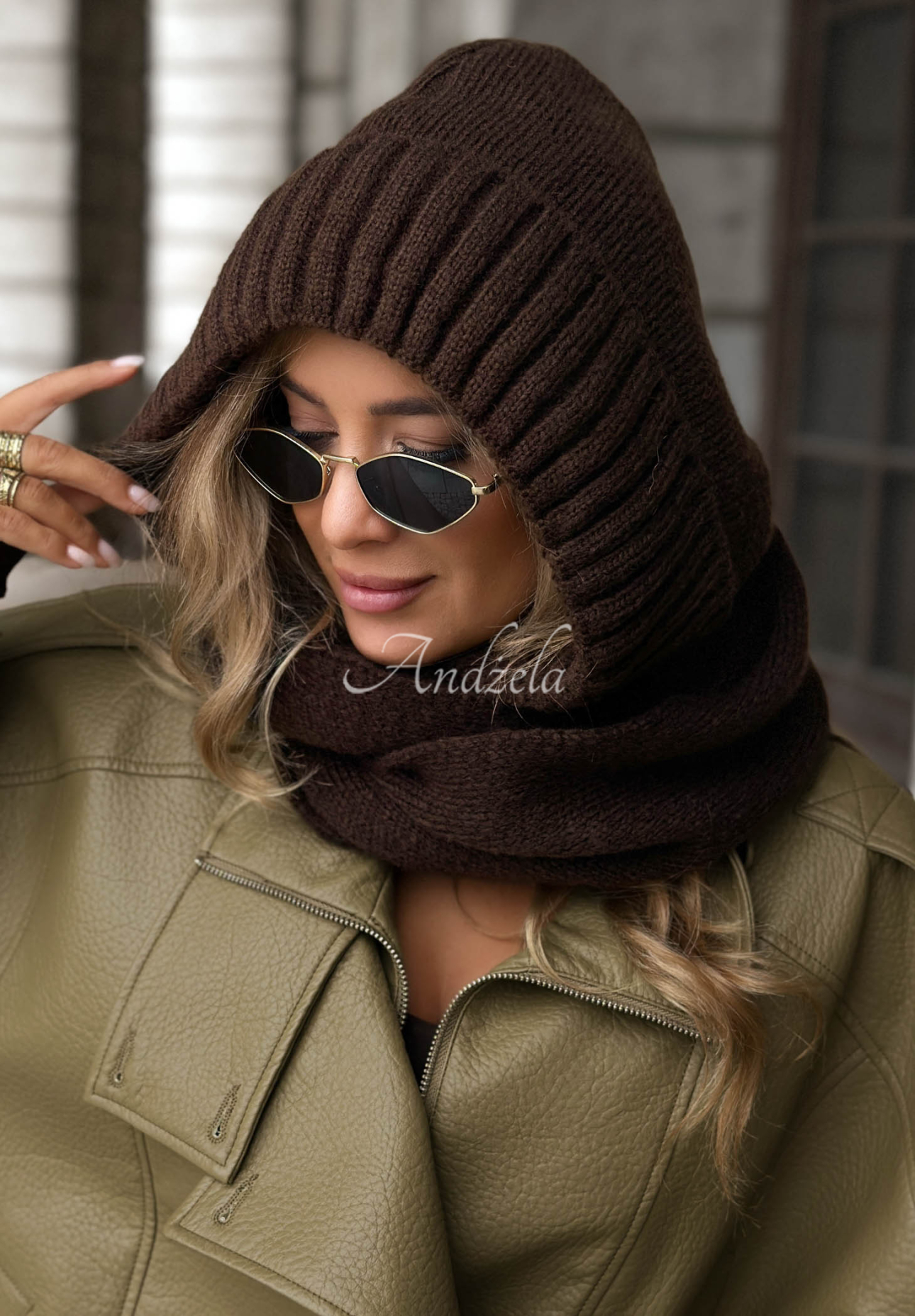 Komin balaclava z wiązaniem Frosty Charm czekoladowy