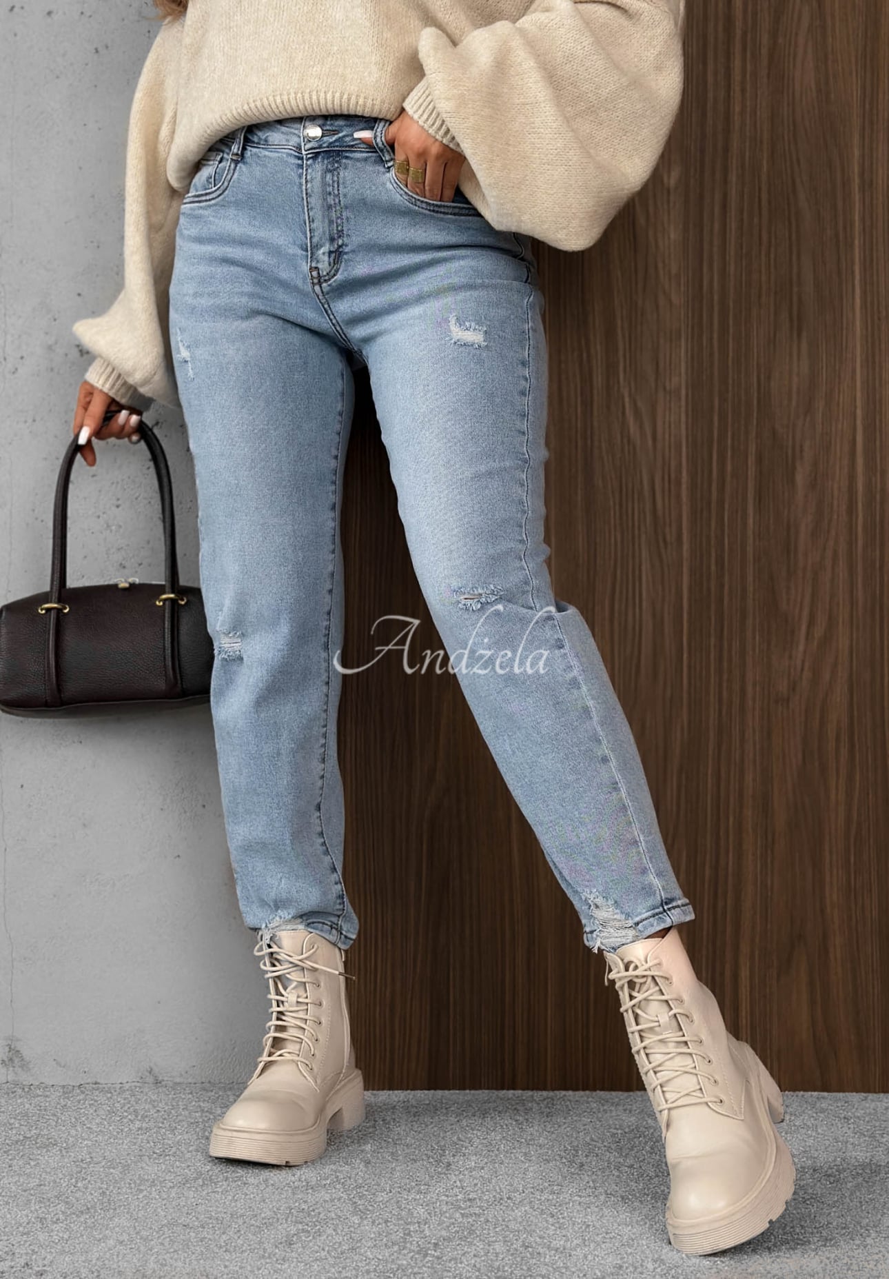 Simple Charm Light Blue Mom-Fit Jeans with a Belt