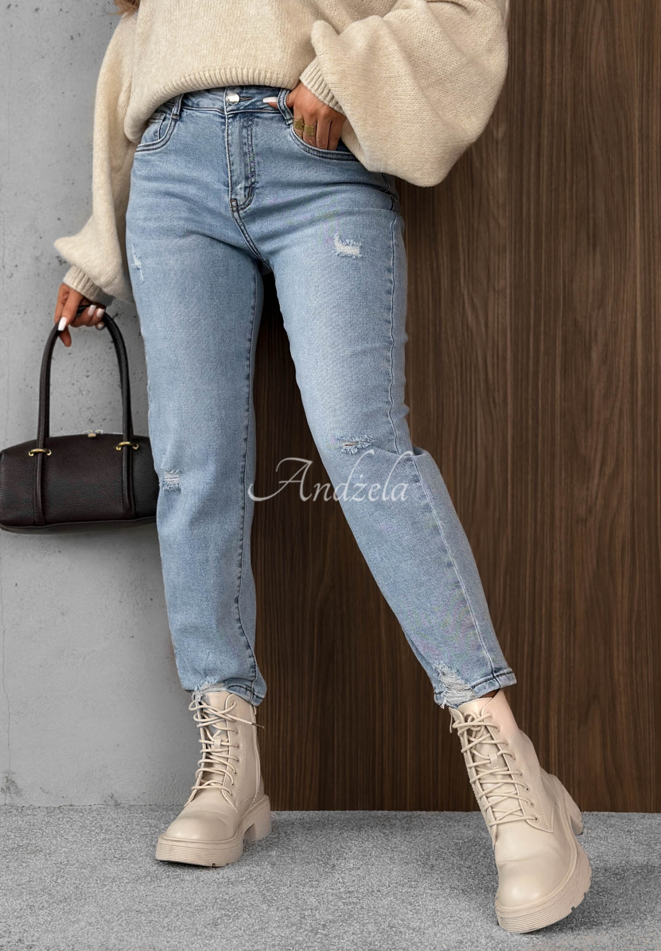Spodnie jeansowe mom fit z paskiem Simple Charm jasnoniebieskie