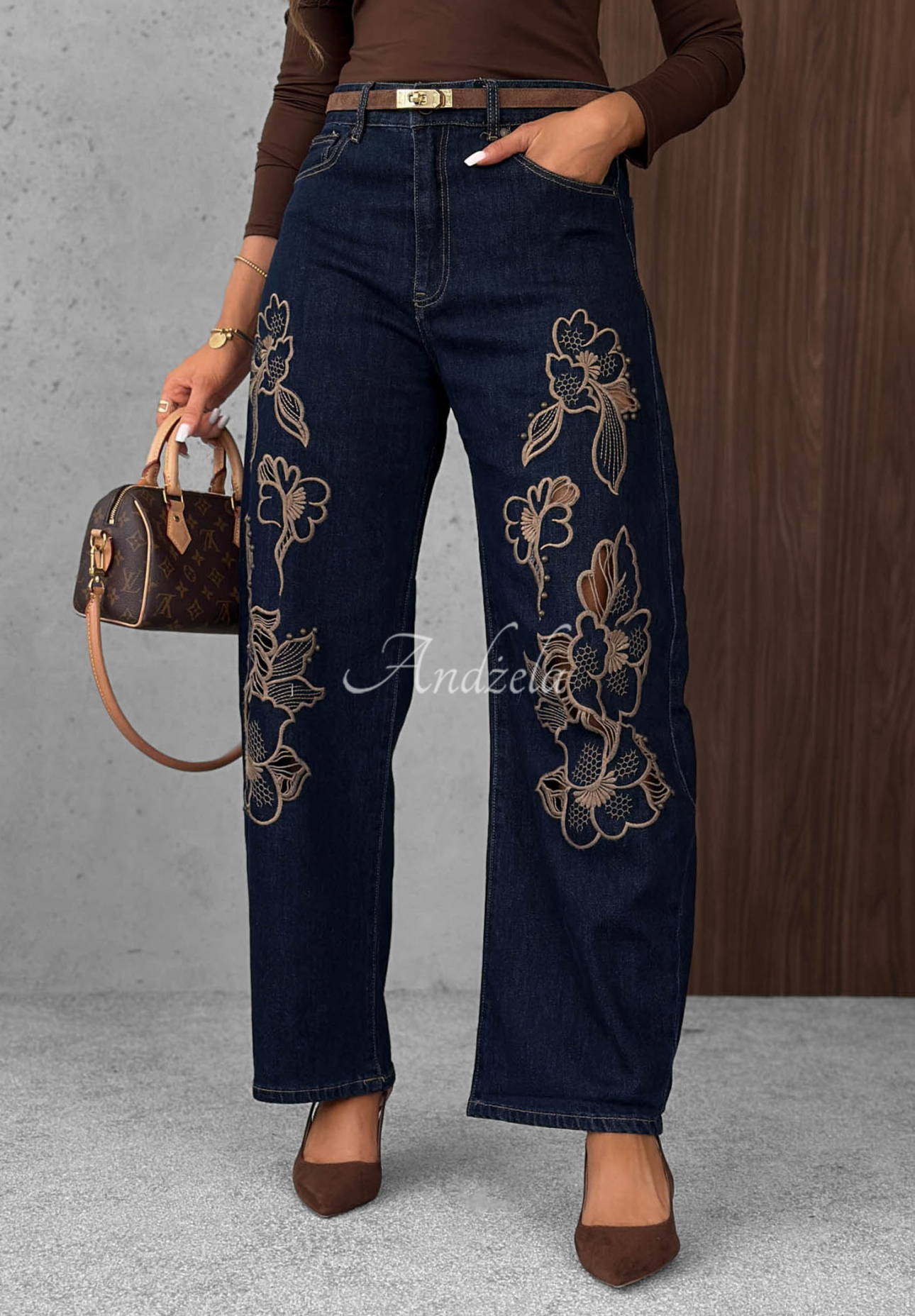Spodnie jeansowe banana z haftami Soft Mist granatowe