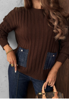 Prążkowany sweter z jeansowymi kieszeniami Cozy Grace czekoladowy