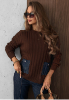 Prążkowany sweter z jeansowymi kieszeniami Cozy Grace czekoladowy