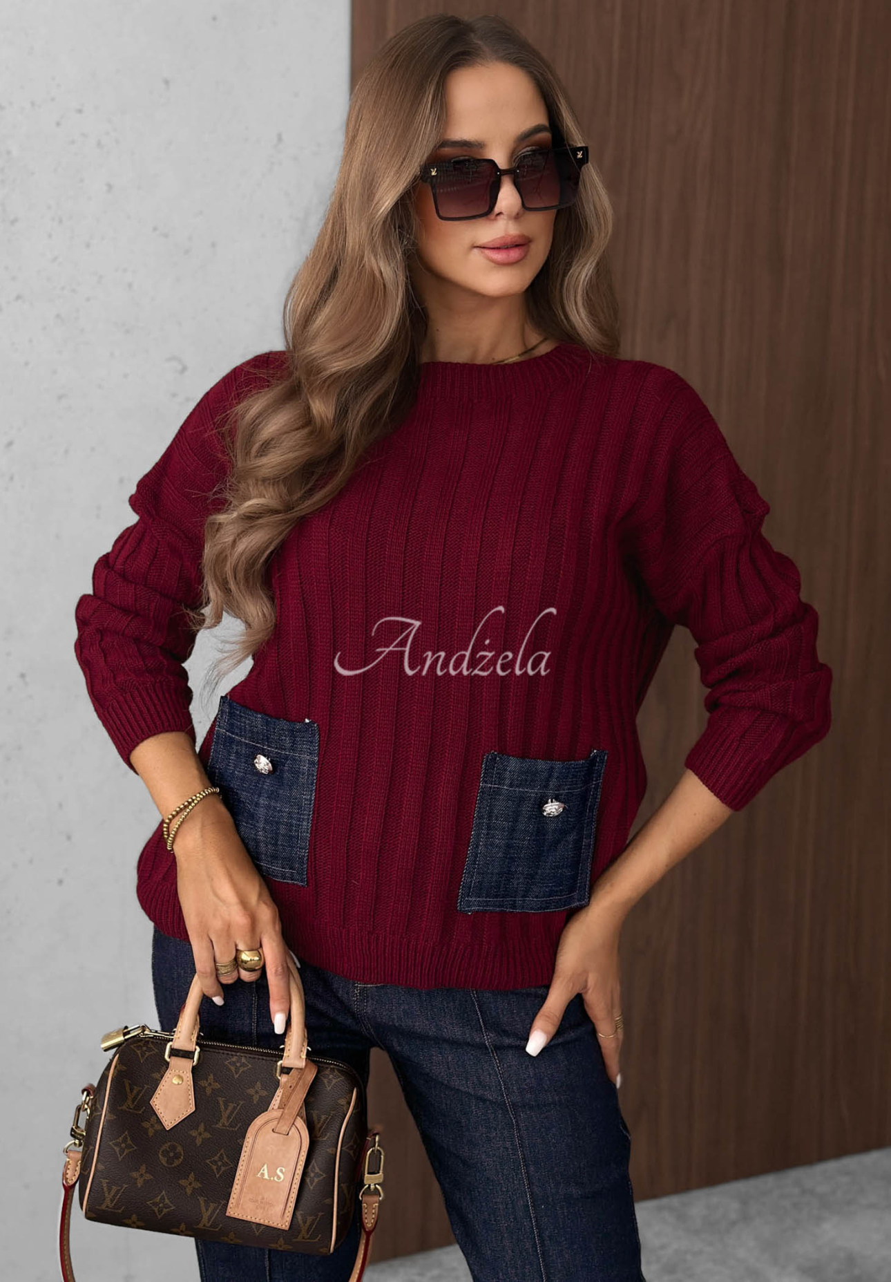 Cozy Grace burgundy ribbed sweater with denim pockets, made of wool and mohair