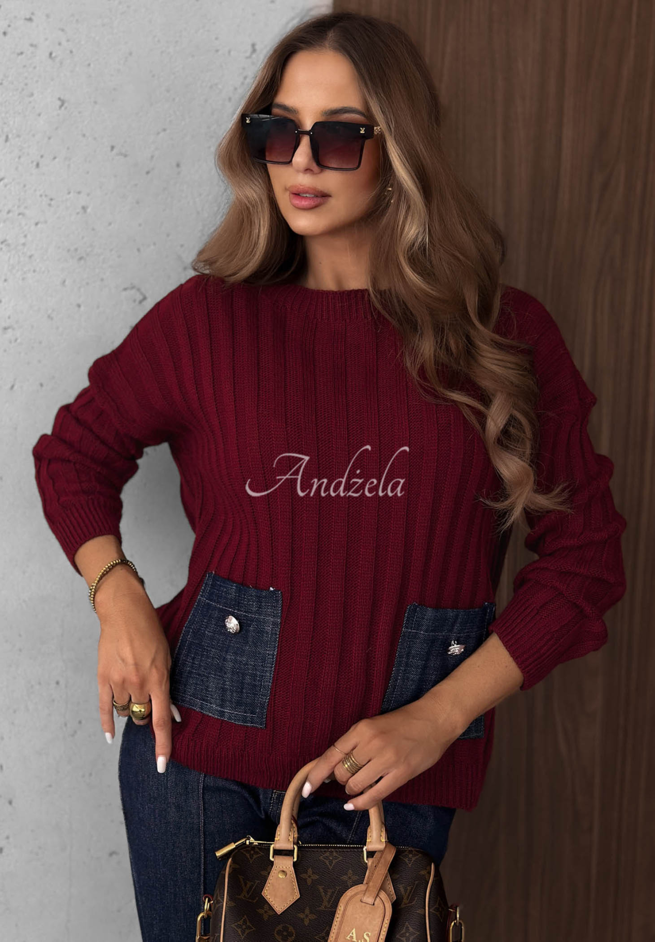 Prążkowany sweter z jeansowymi kieszeniami z wełną i moherem Cozy Grace burgundowy