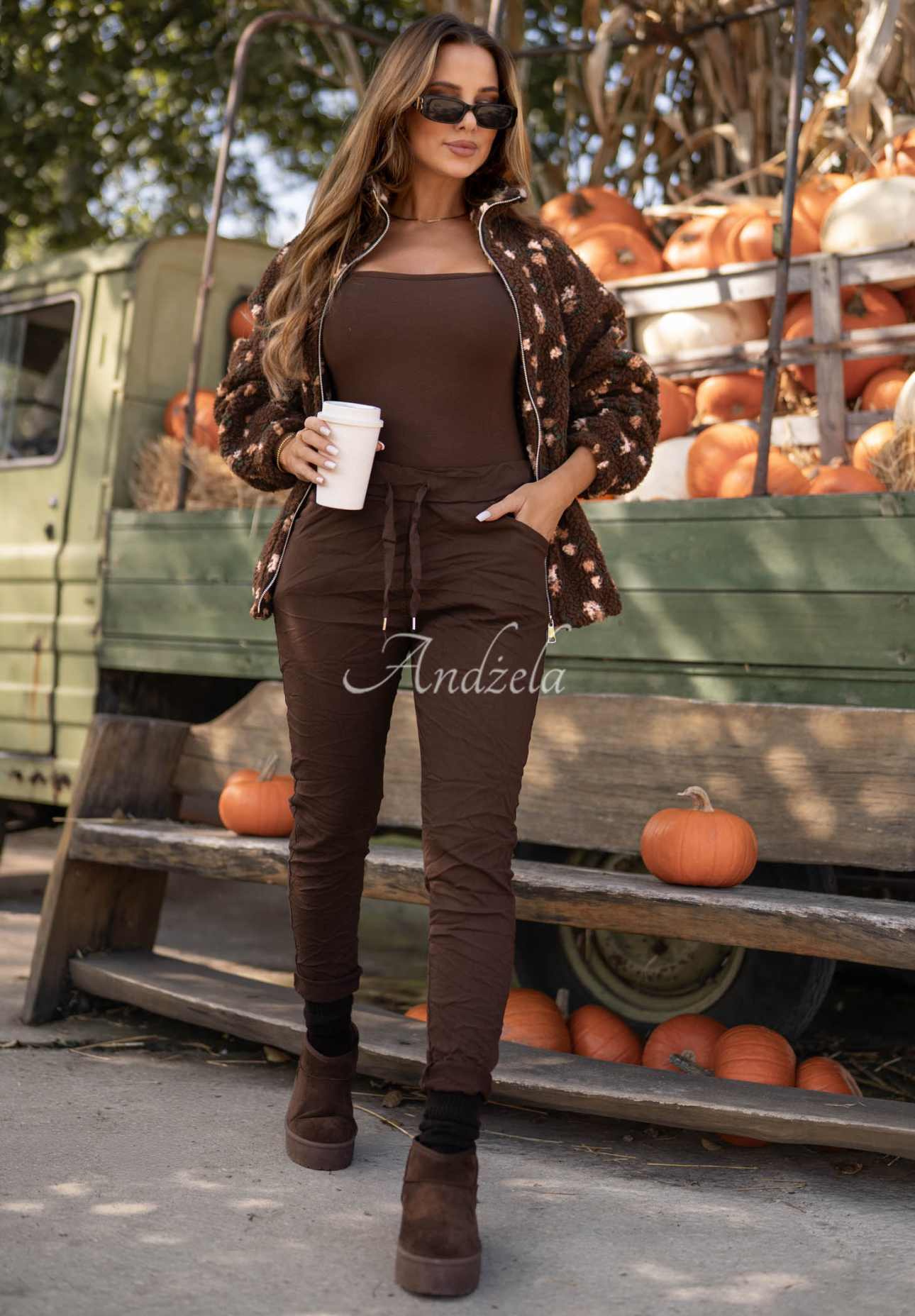 Tea Mood Chocolate-Colored Viscose Pants with an Elastic Waistband