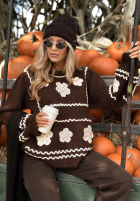 Sweter z haftowanymi kwiatami Misty Fleur czekoladowy