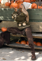 Sweter z haftowanymi kwiatami Misty Fleur czekoladowy