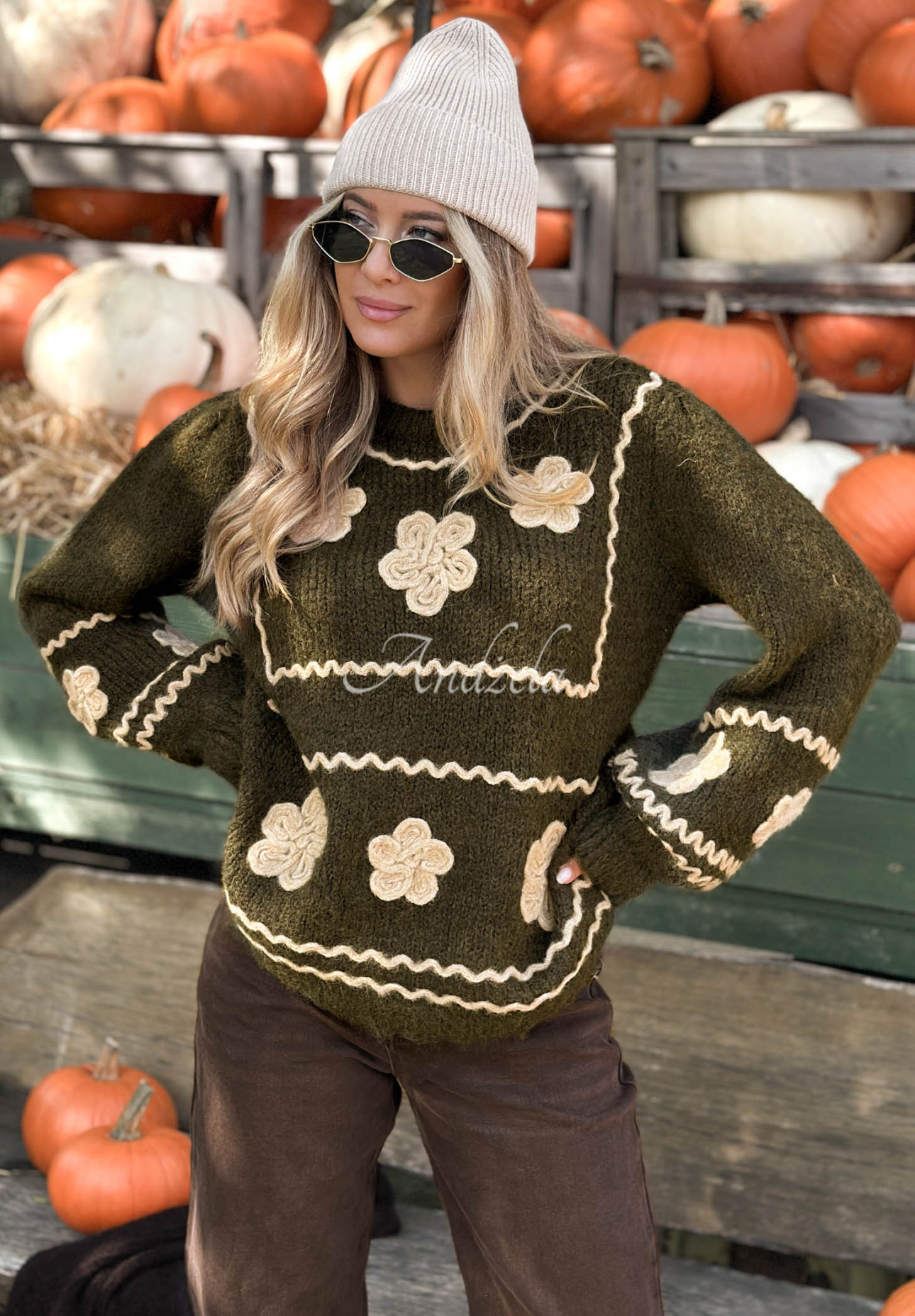 Wiskozowy sweter z haftowanymi kwiatami Misty Fleur khaki