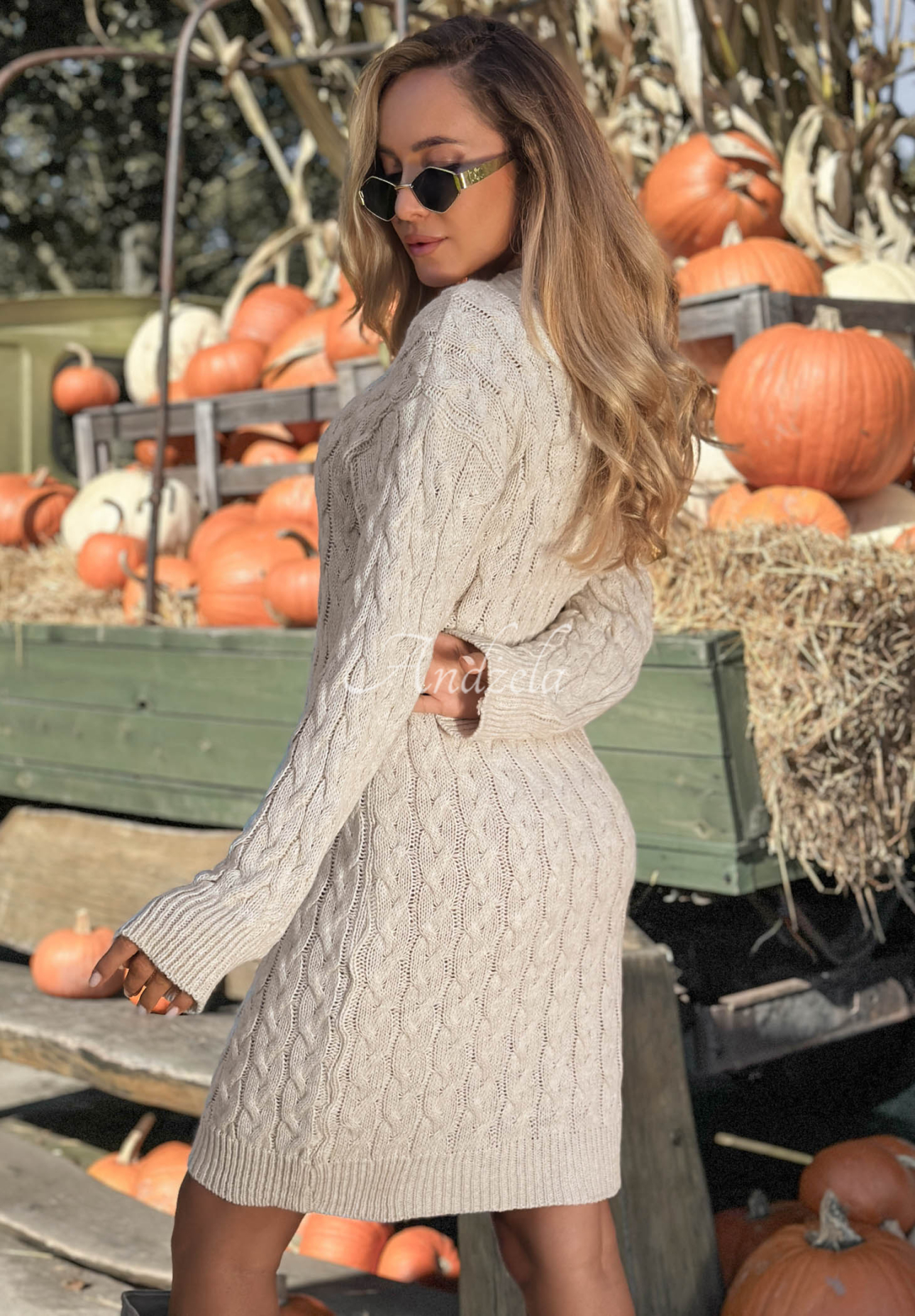 Sweterkowa sukienka z moherem i wełną Misty Darling beżowa
