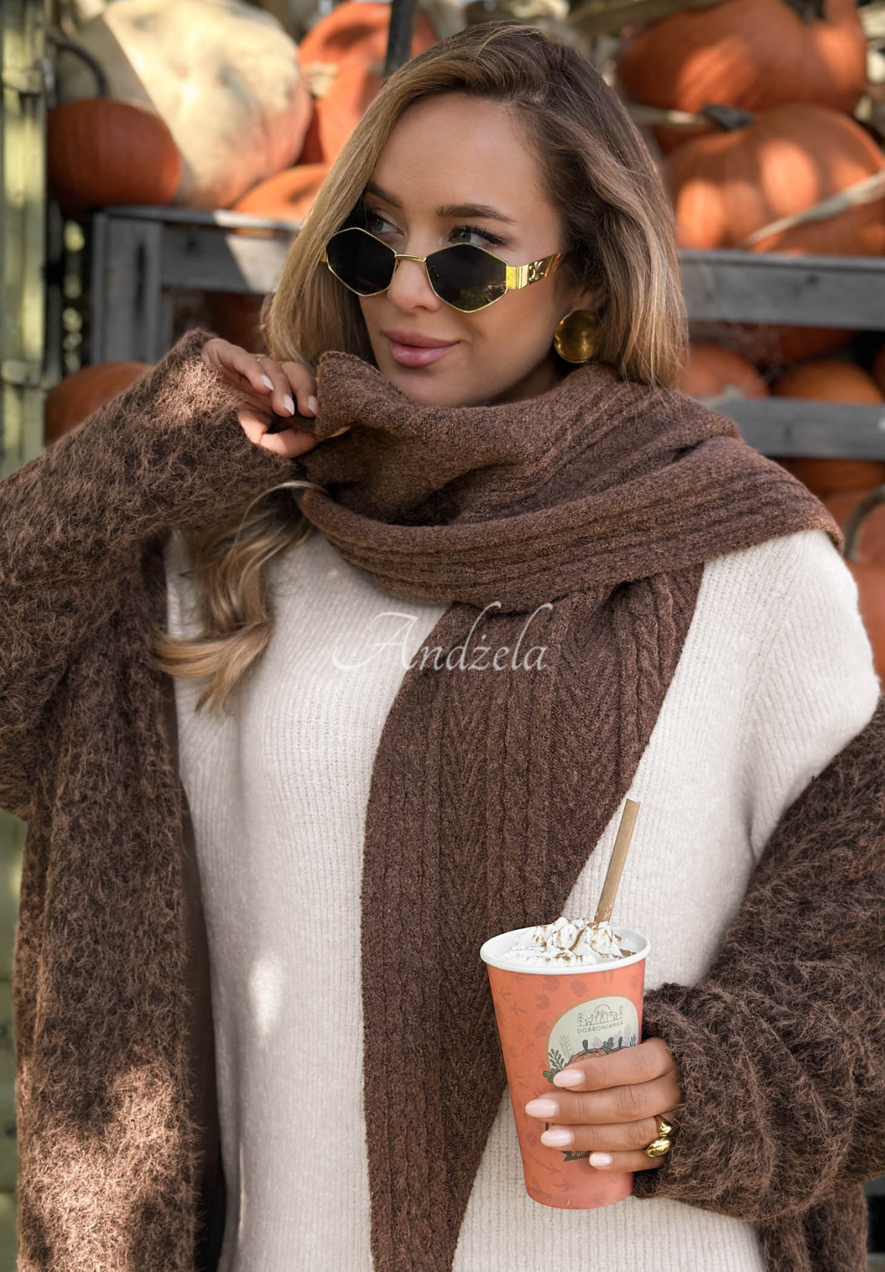 Pleciony szalik z wełną Cloudy Skies czekoladowy