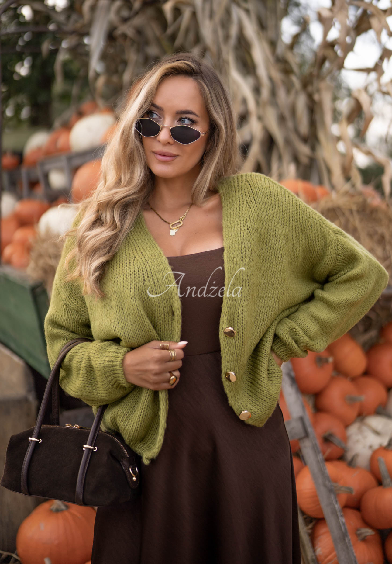 Short, oversized cardigan with a Cloud Touch fastener in olive green