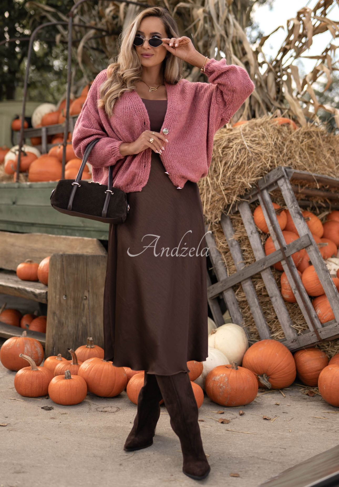 Short, oversized cardigan with a Cloud Touch fastening in raspberry