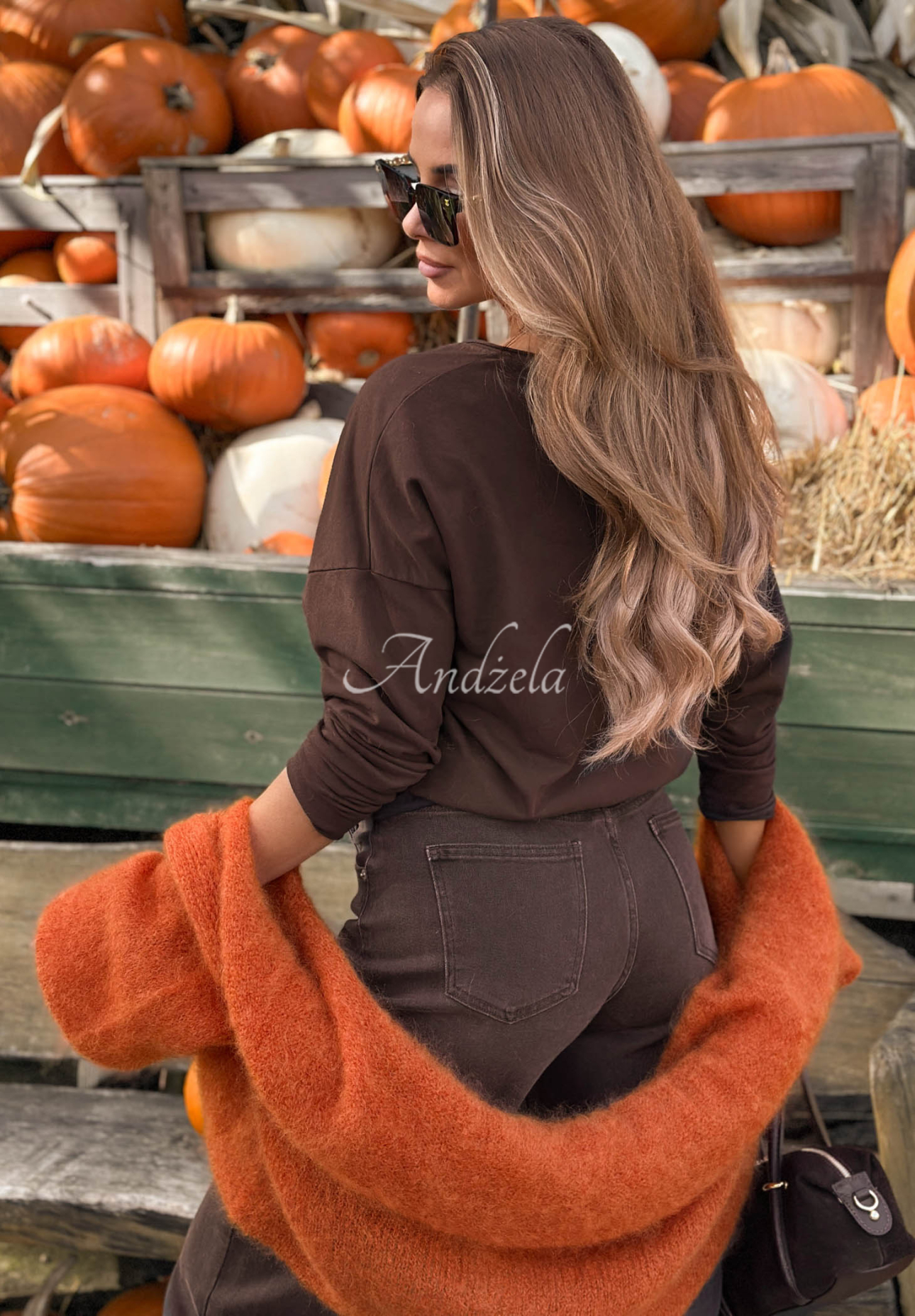 Bawełniana bluzka longsleeve z nadrukiem w kwiaty Autumn Sweetie czekoladowa