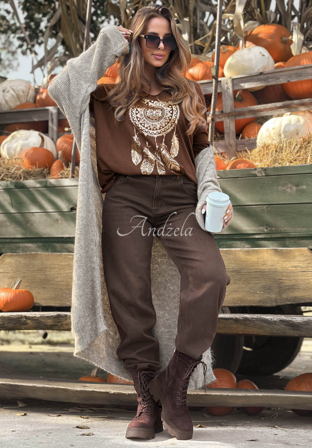 Lekki wiskozowy sweter z nadrukiem Golden Dreams czekoladowy