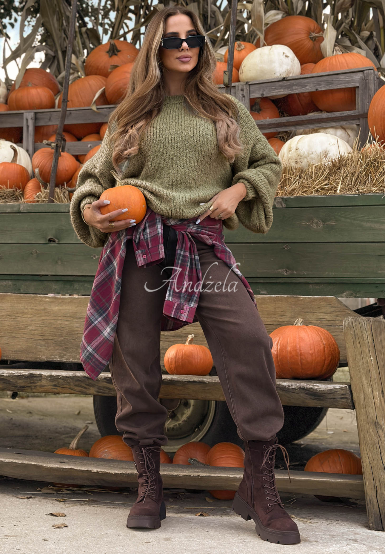 Soft, oversized sweater made of wool and viscose by Cloud Babe in khaki