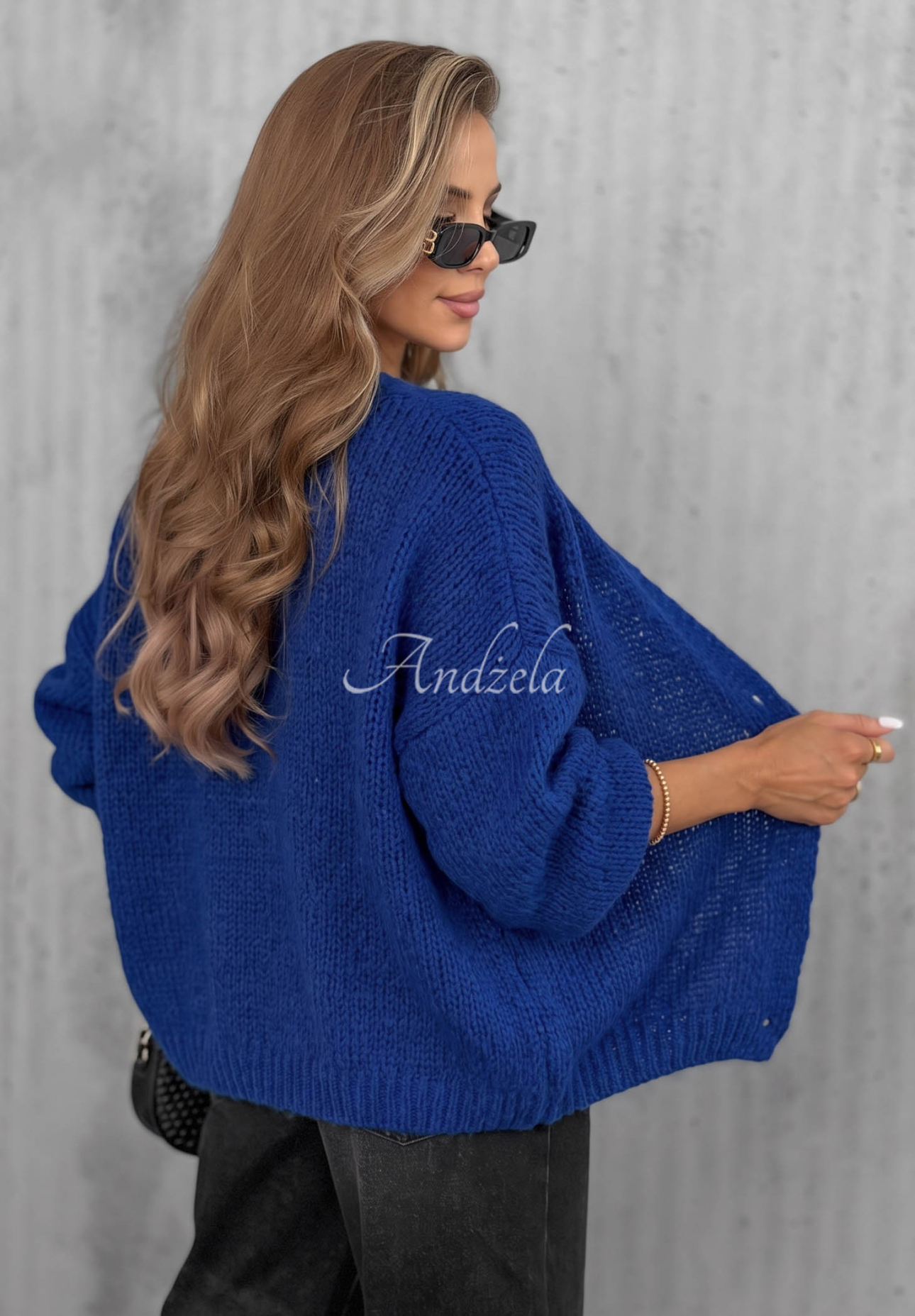 Short, oversized cardigan with a Cloud Touch fastener in cobalt blue