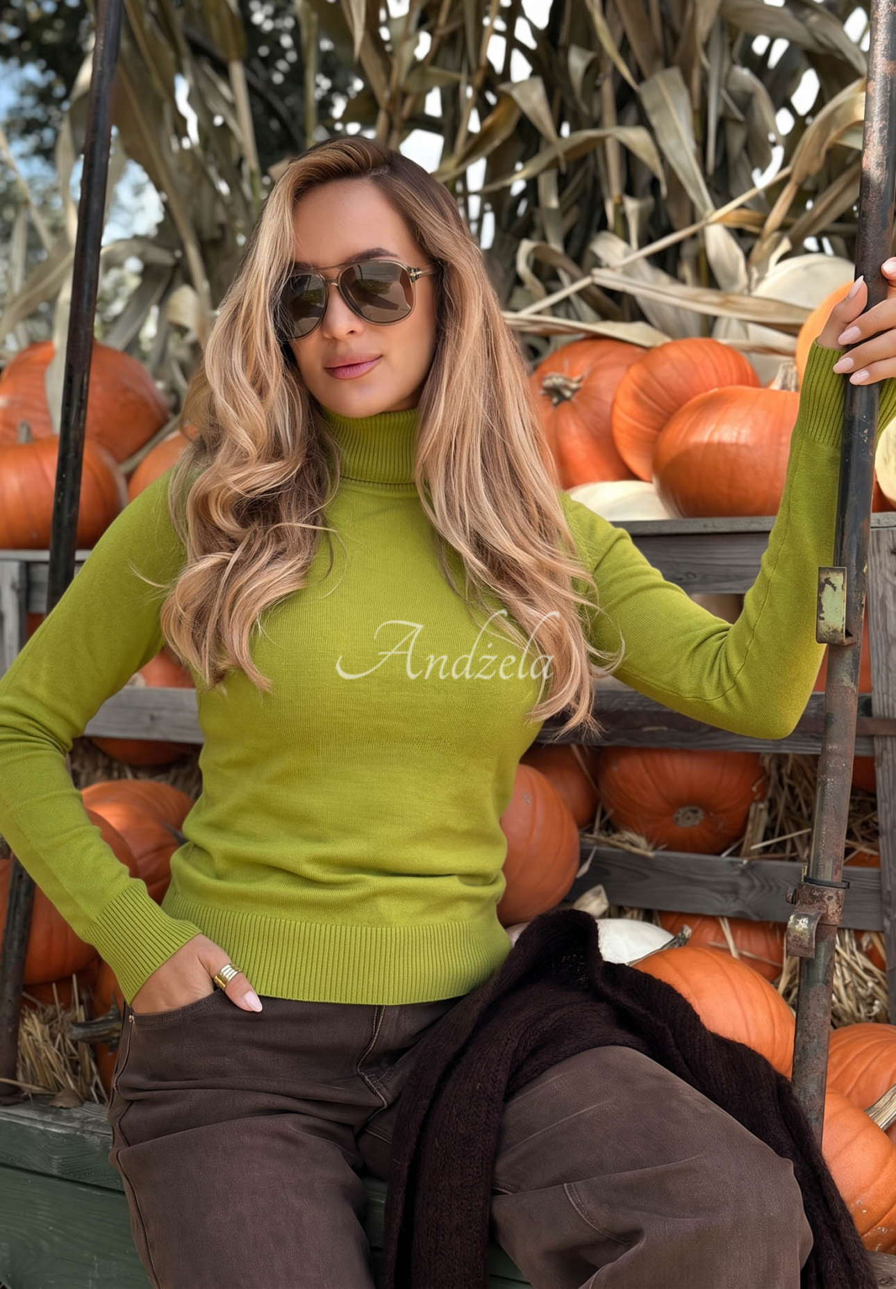 Dopasowany sweter z golfem Solange zielony awokado
