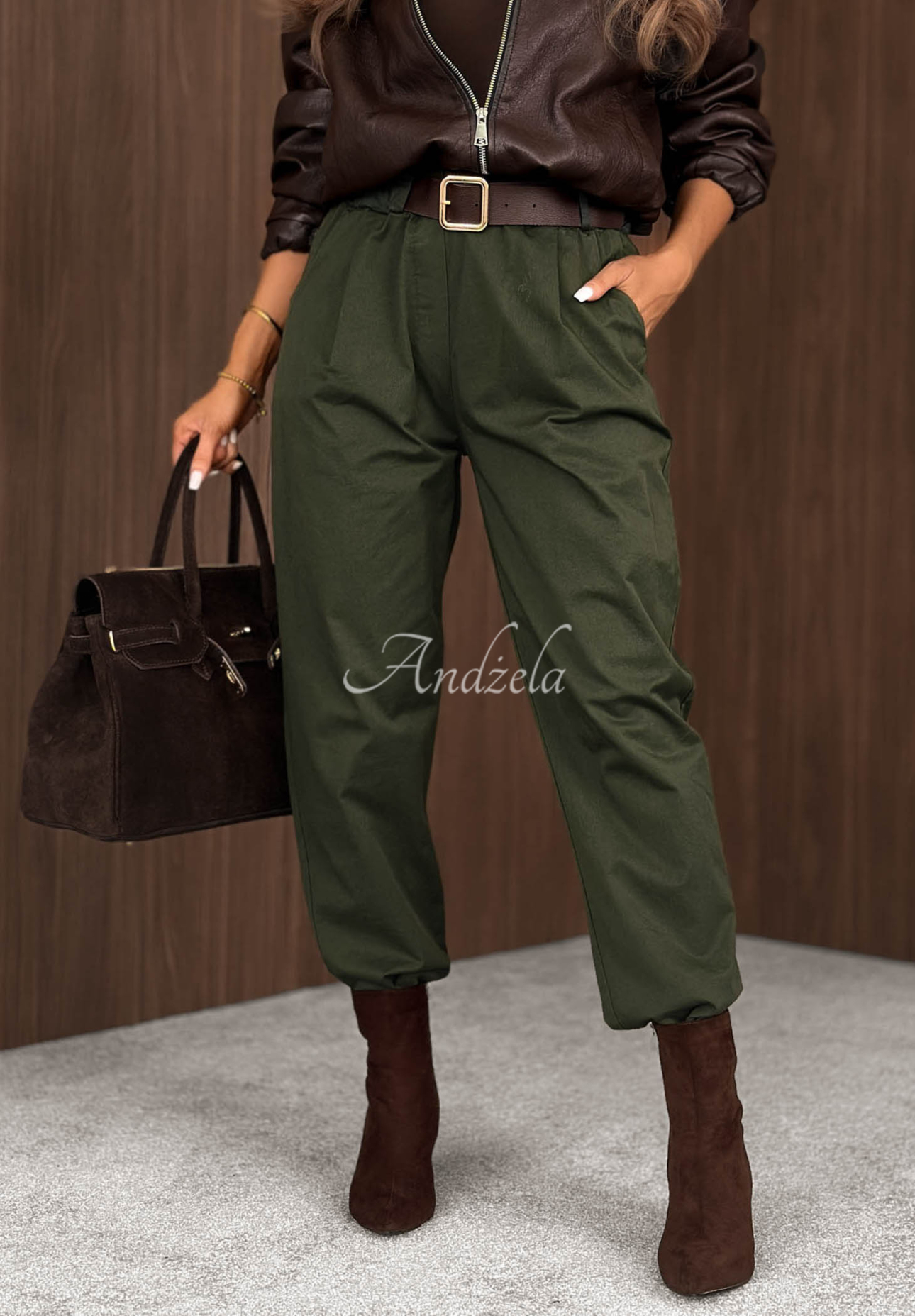 Bawełniane spodnie mom fit z paskiem Casual Look khaki