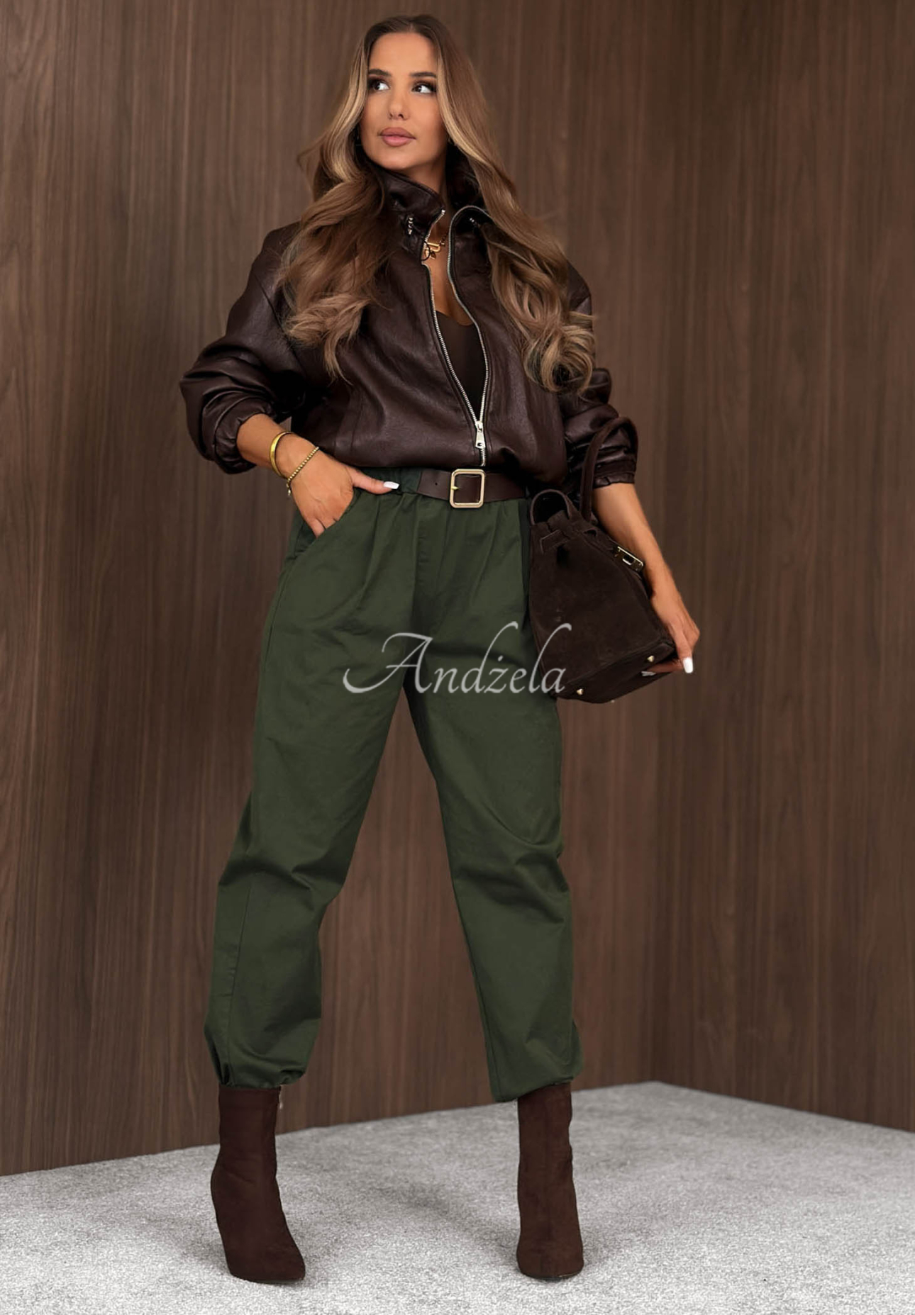 Bawełniane spodnie mom fit z paskiem Casual Look khaki