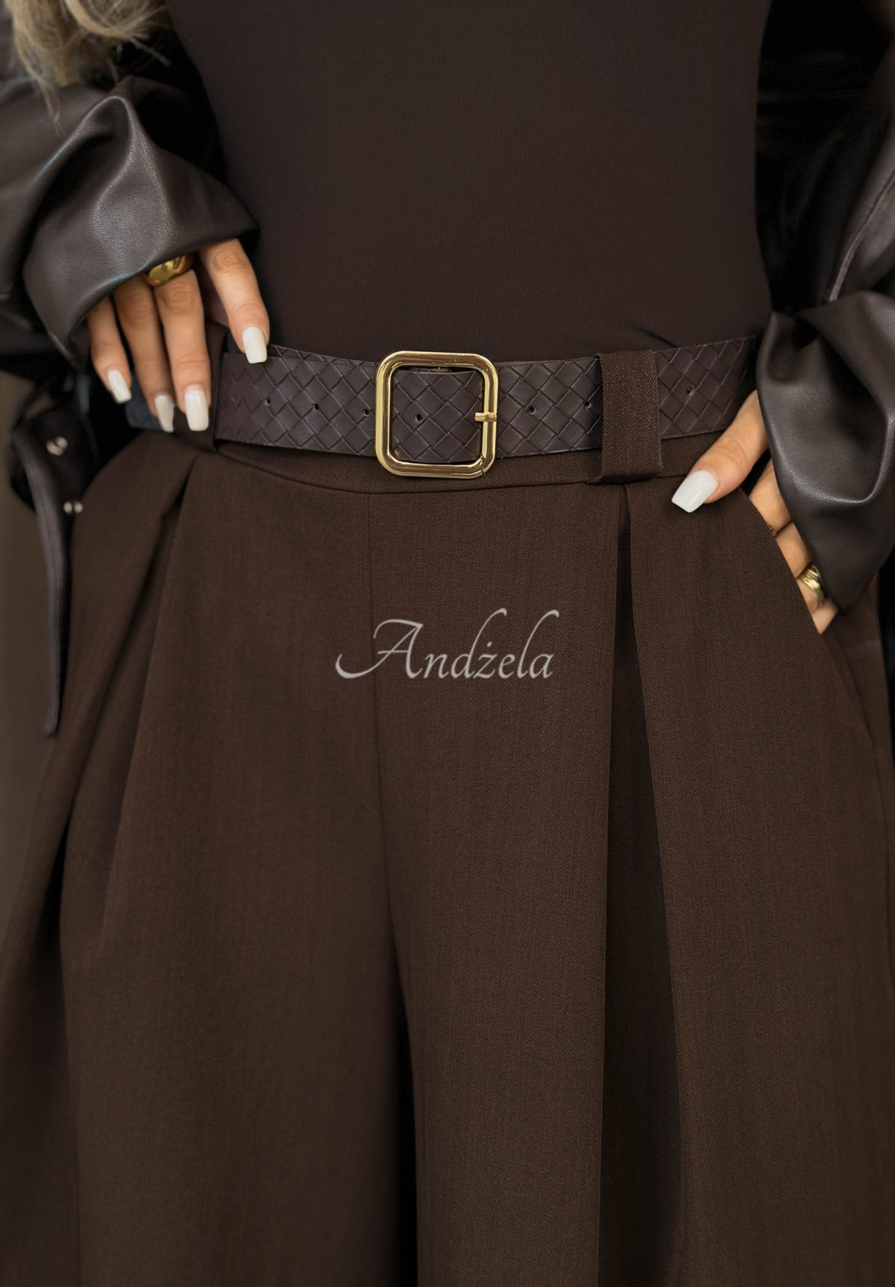 Simple Elegance wide-leg fabric pants with a belt in chocolate brown
