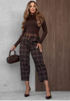 Materiałowe spodnie mom fit w kratę z paskiem Warm Desire czekoladowe