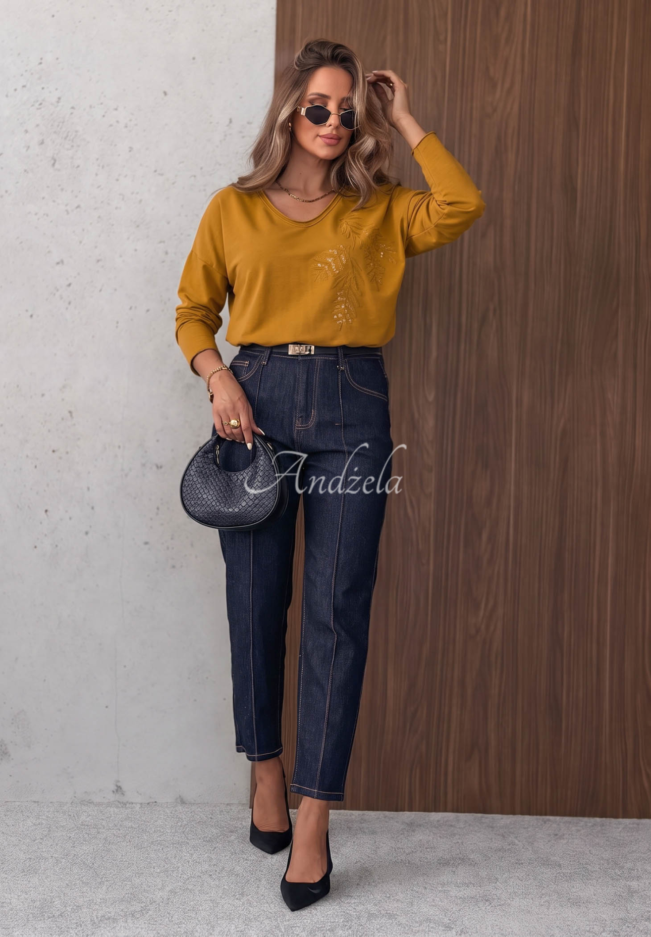 Bluzka longsleeve z dekoltem i cekinami Last Sunrays musztardowa