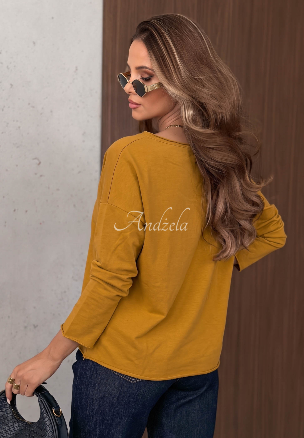 Bluzka longsleeve z dekoltem i cekinami Last Sunrays musztardowa