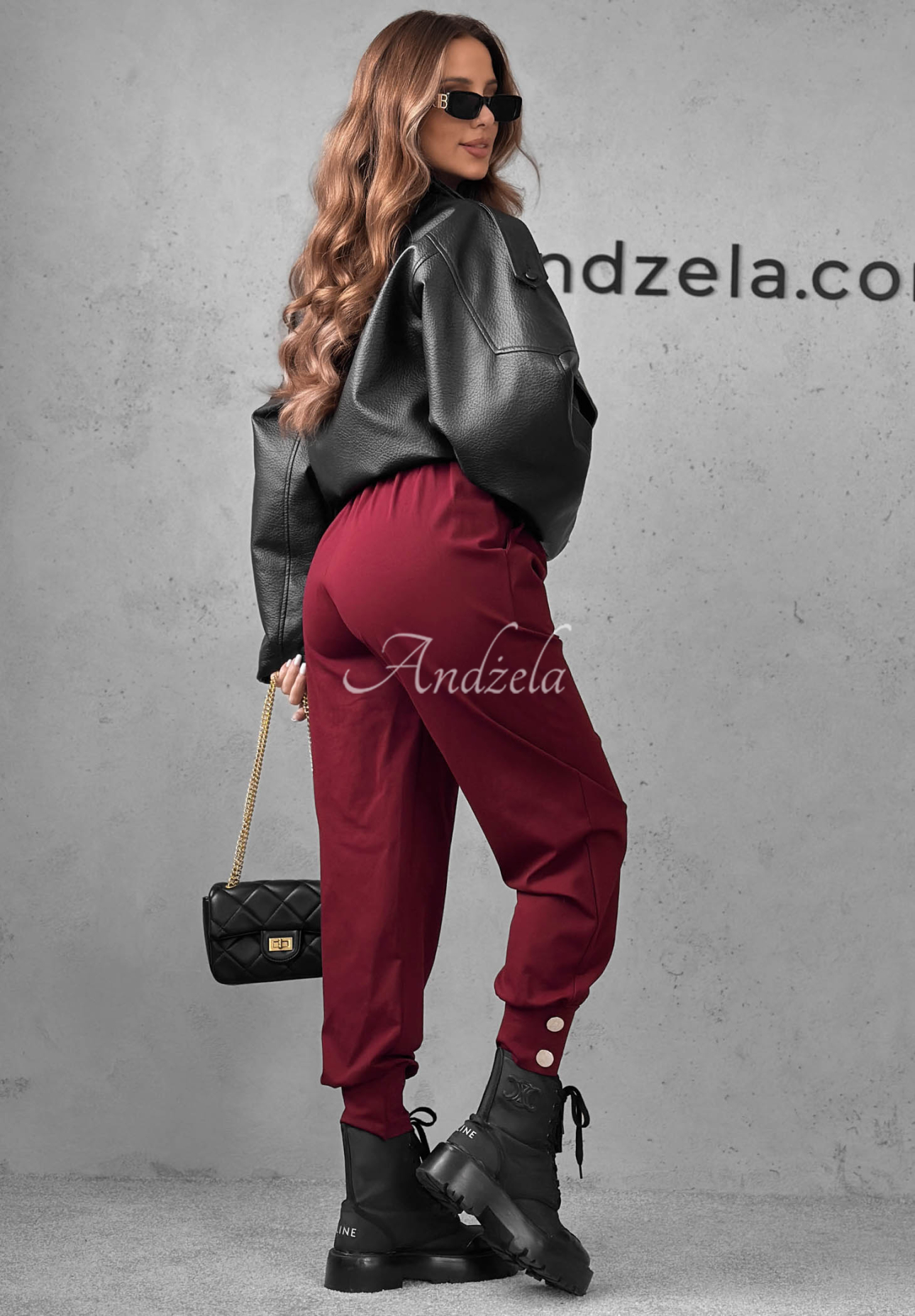 Wiskozowe spodnie joggery z guzikami Divine Charm burgundowe