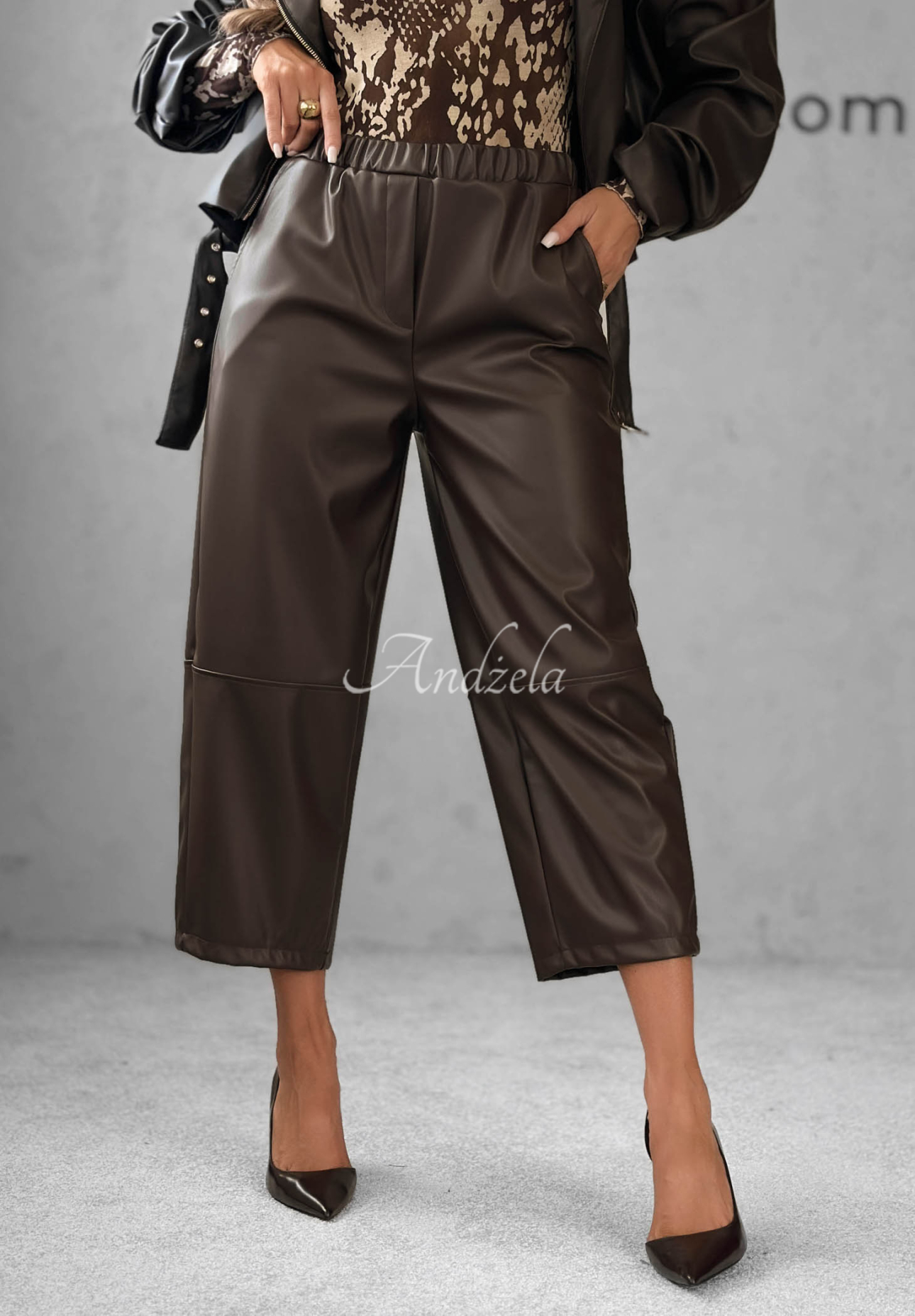 Skórzane spodnie mom fit Warm Vanilla czekoladowe