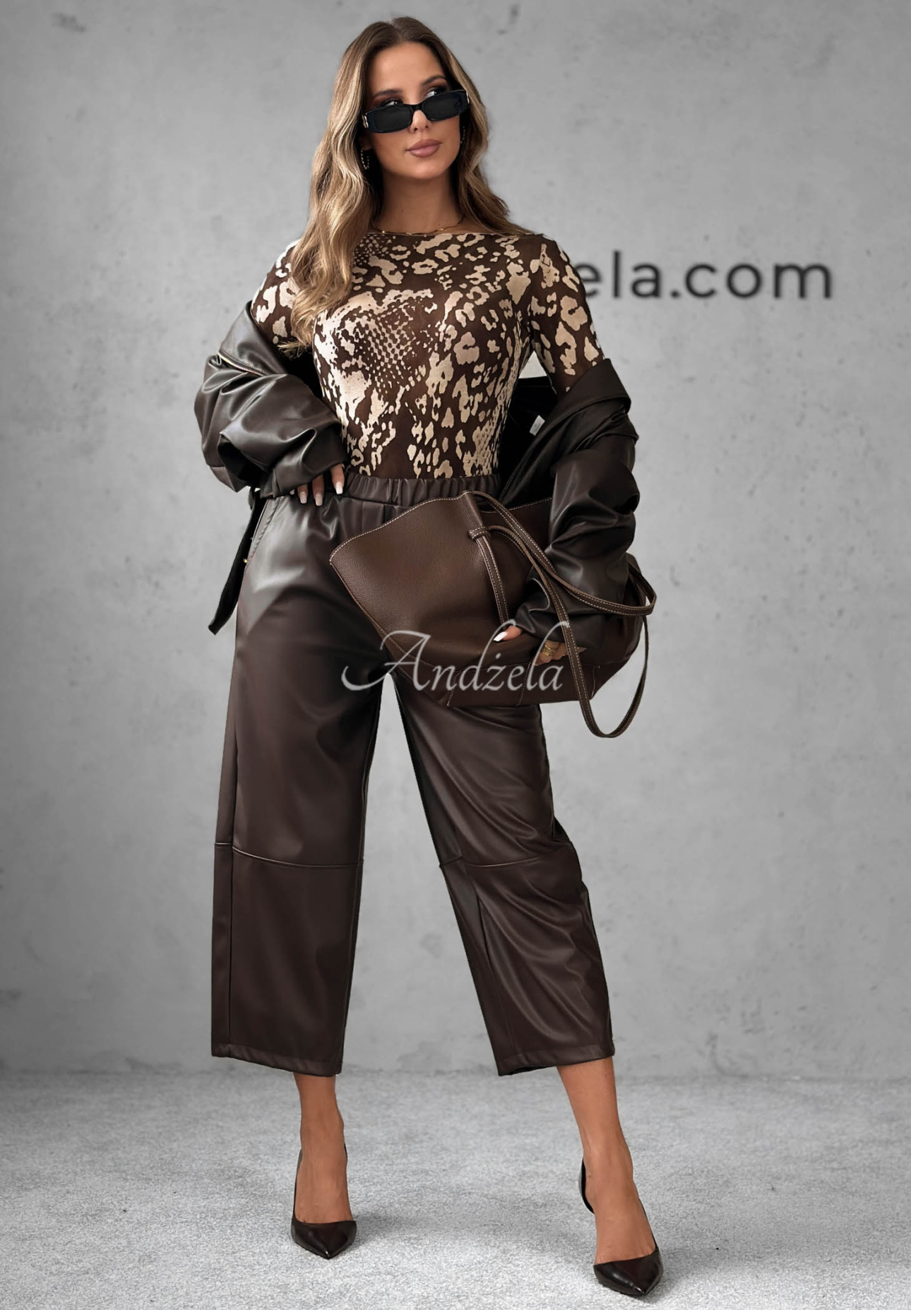 Skórzane spodnie mom fit Warm Vanilla czekoladowe