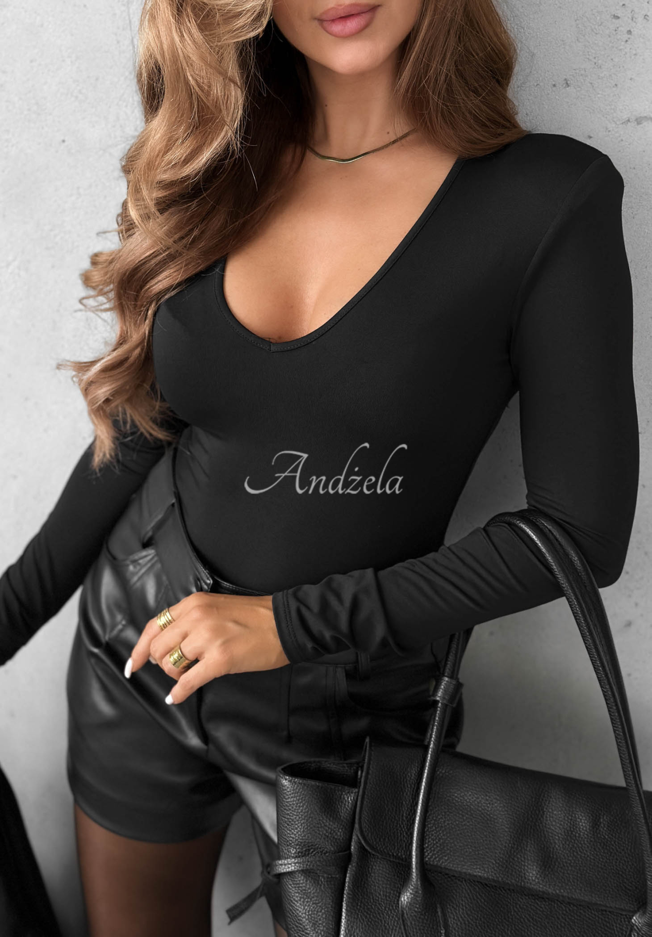 Bluzka longsleeve z dekoltem Main Girl czarna