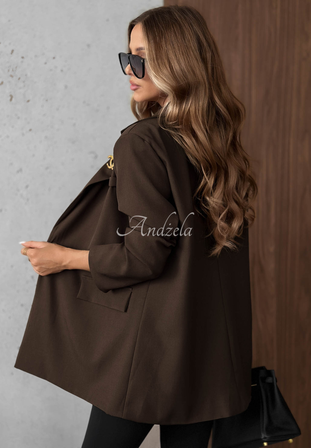 Elegancka marynarka z kołnierzem Timeless Poise czekoladowa