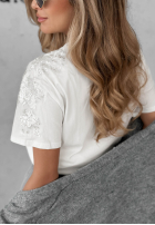 T-shirt z ozdobnym napisem Favored biały