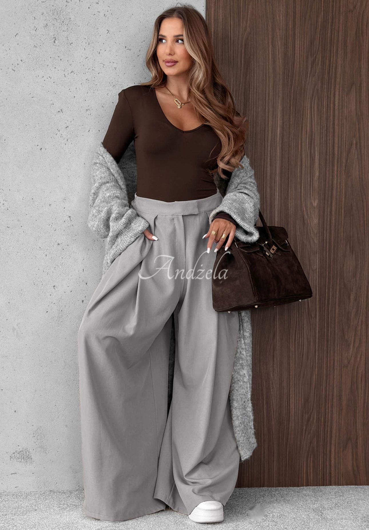 Bluzka longsleeve z dekoltem Main Girl czekoladowa